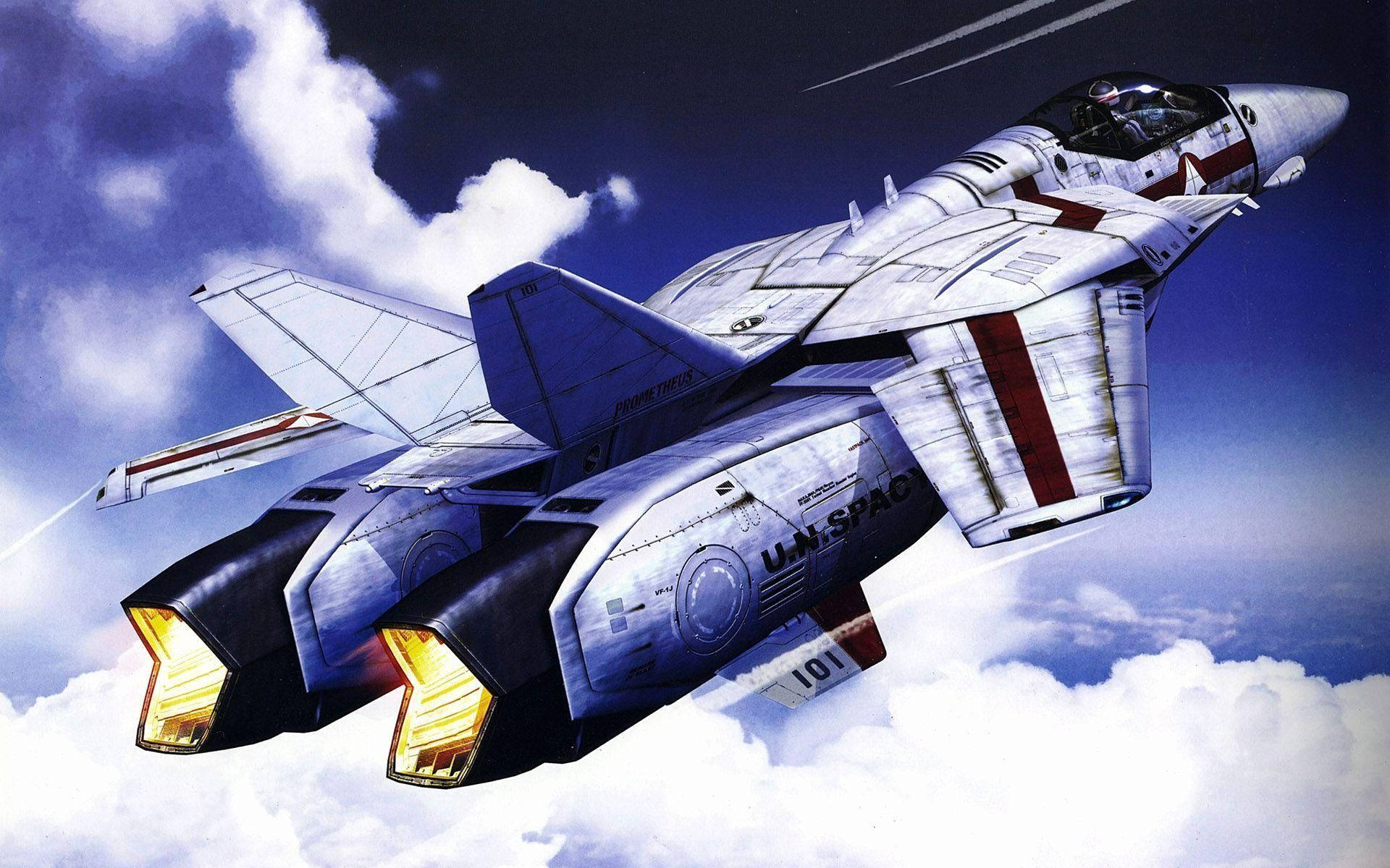 Macross 桌布 壁紙 — 一架未來感十足的銀色戰鬥機，配備發光的黃色引擎，在充滿蓬鬆白雲的戲劇性藍天中翱翔。