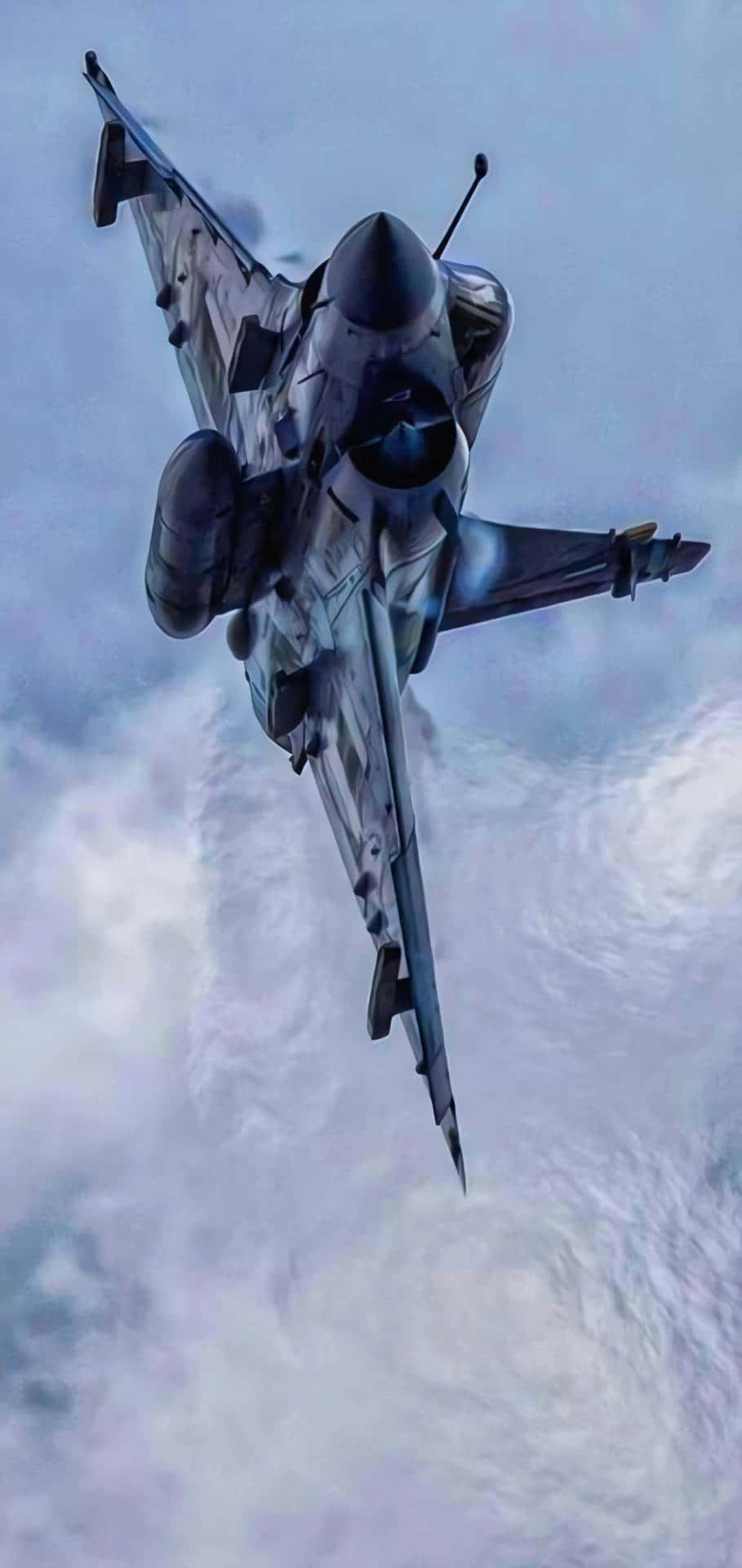 Android Jumbo Jets 桌布 壁紙 — 一架流線型戰鬥機以動態角度和金屬迷彩飾面在陰天翱翔。