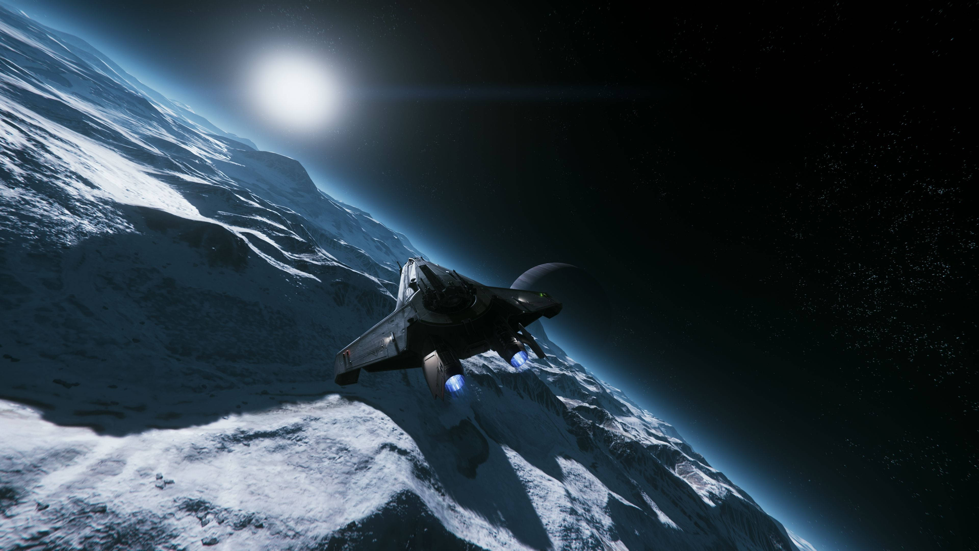 Star Citizen 桌布 壁紙 — 一架流線型未來戰機在深空中明亮的太陽下，翱翔於白雪覆蓋的山脈行星之上。