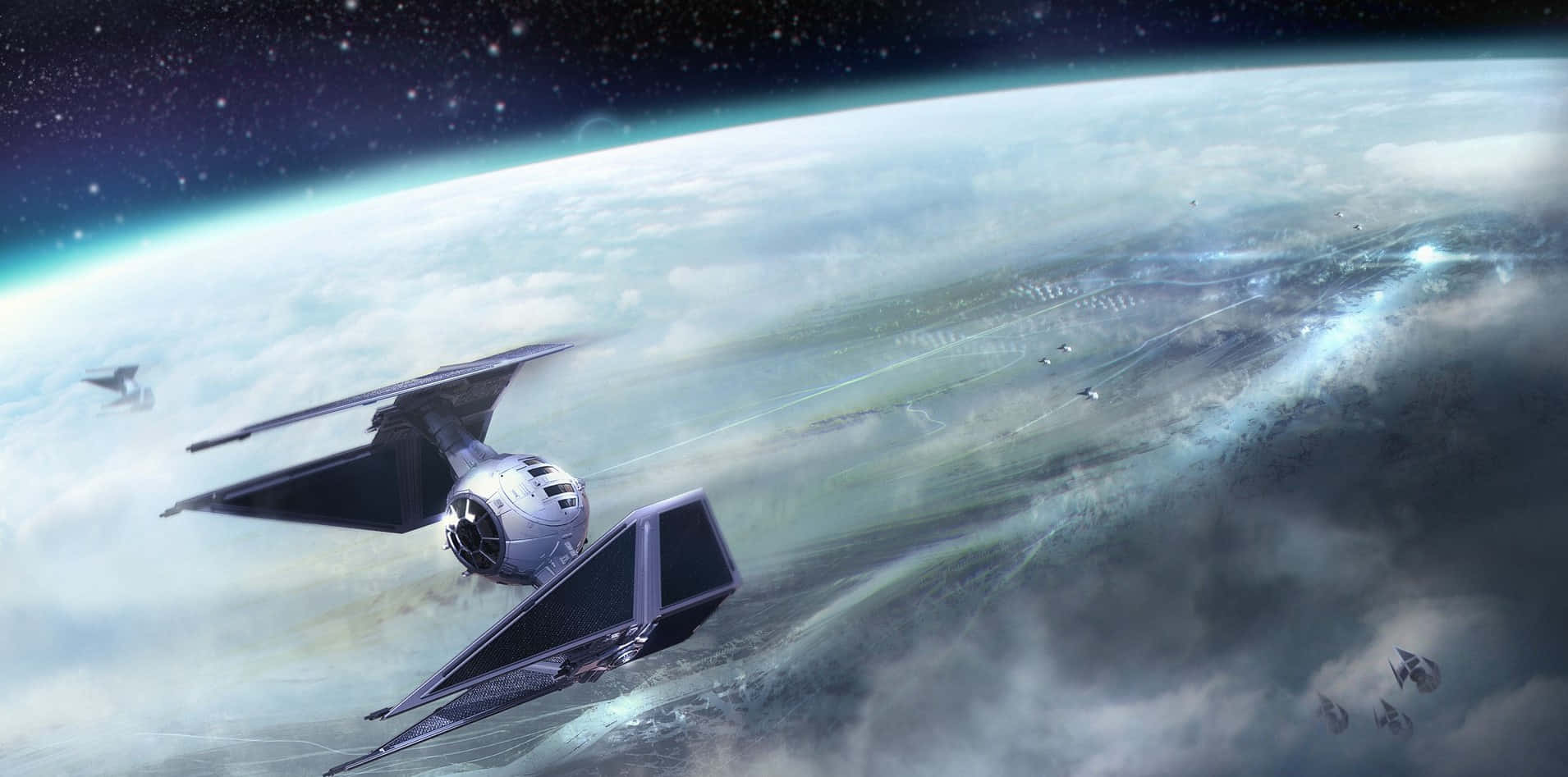 Star Wars Space 桌布 壁紙 — 一架流線型的TIE戰鬥機在星球漩渦狀雲層和發光城市景觀上方的星空中翱翔。