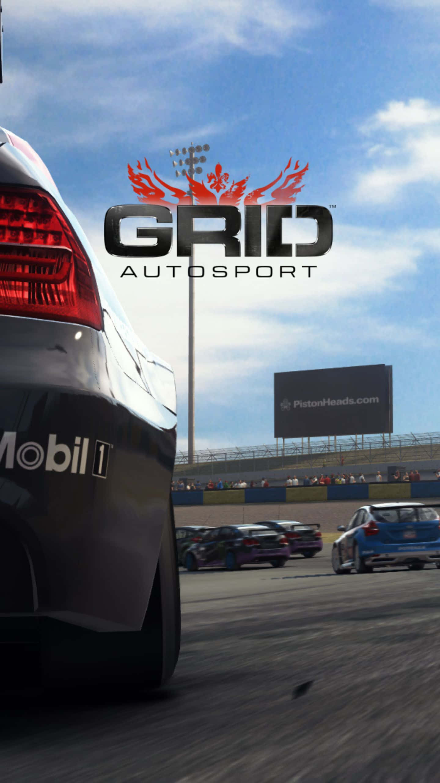 Android Grid Autosport 桌布 壁紙 — 一架流線型賽車在陽光明媚的賽道上疾馳，背景有其他賽車和體育場燈光。