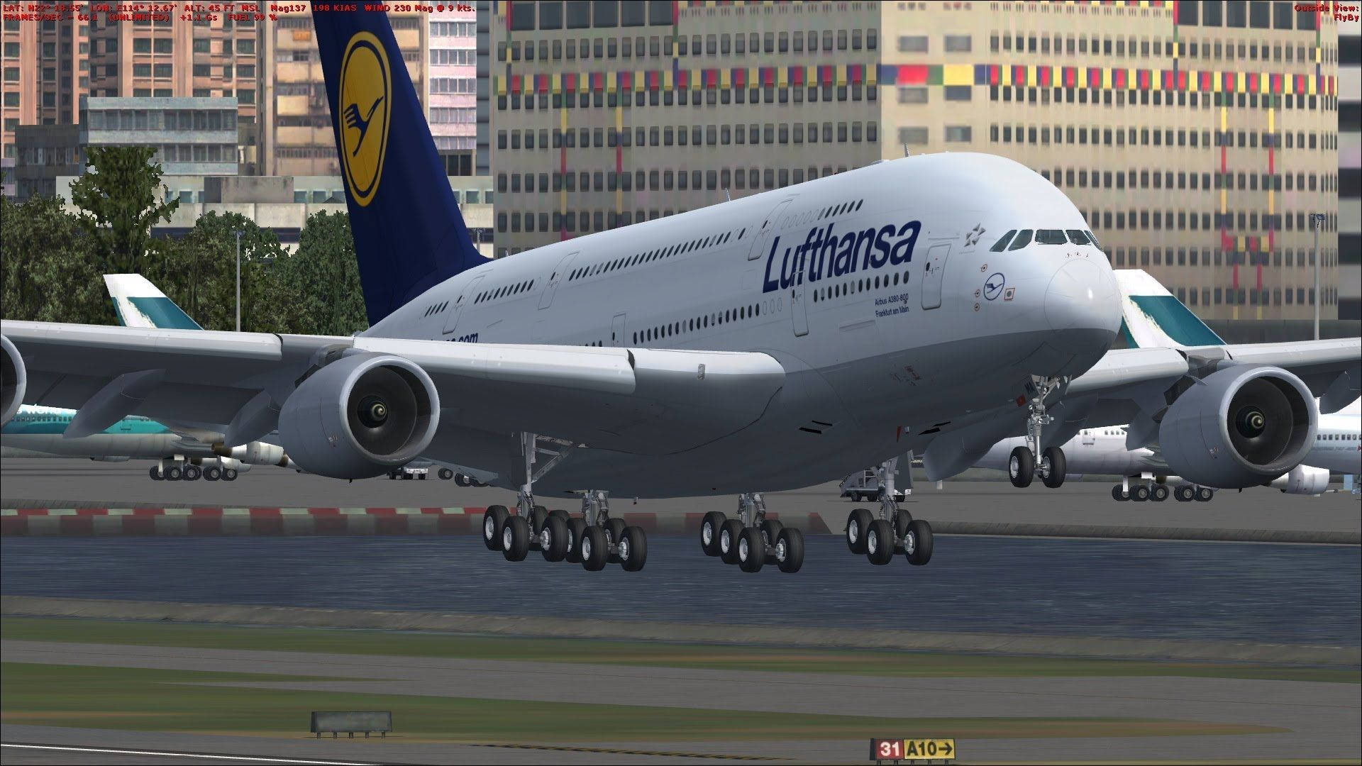 飛機 桌布 壁紙 — 一架漢莎航空空中巴士A380在跑道上滑行，背景有城市建築物和彩色旗幟。