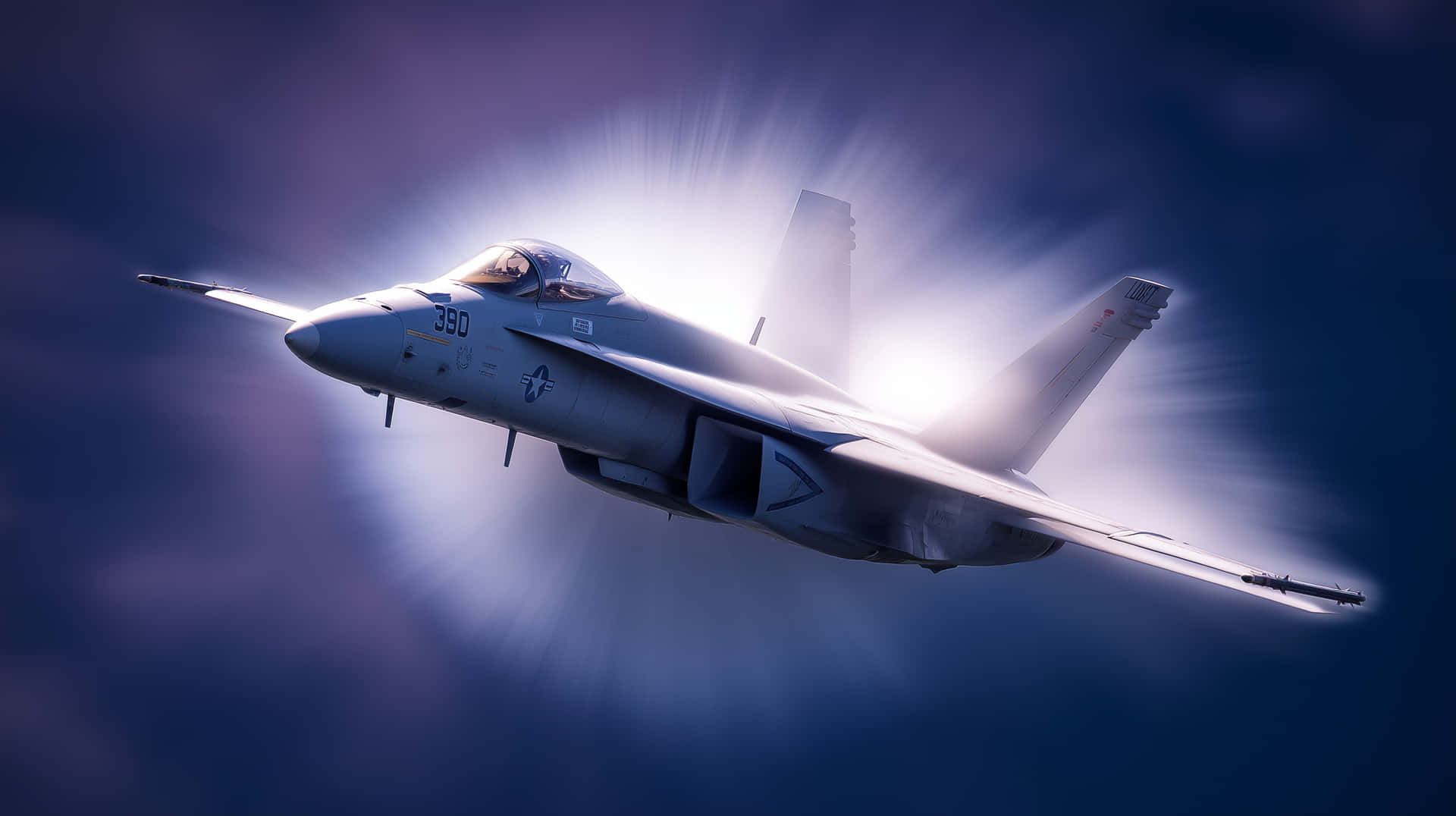 Powerful Jet Fighter Soaring Through the Sky with Bright Aura 壁紙 — 一架灰色戰鬥機在深藍色天空中翱翔，機身後方有耀眼的太陽光芒閃耀。