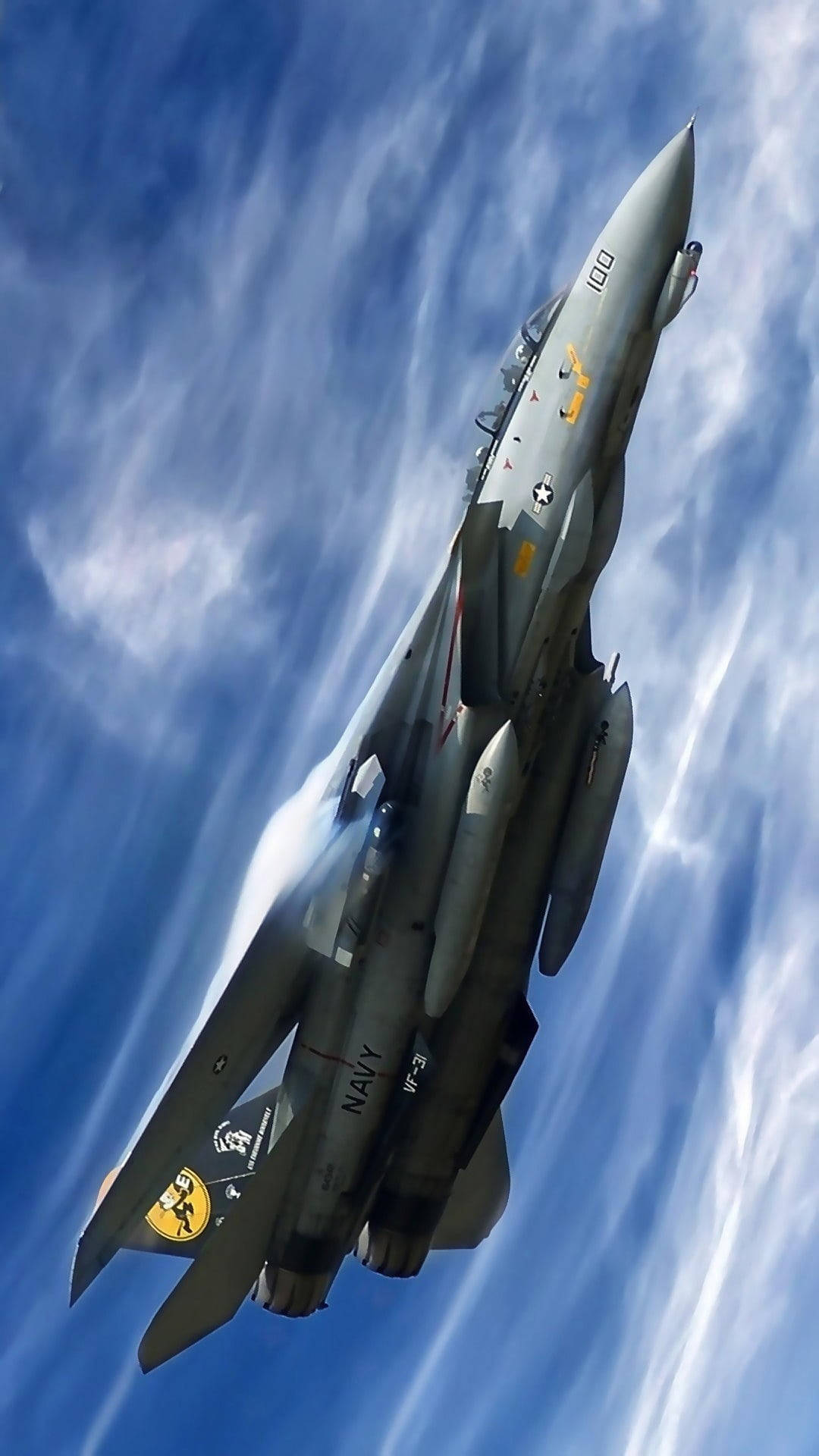 jet iPhone 桌布 壁紙 — 一架灰色海軍戰鬥機在藍天白雲中向上飛升。