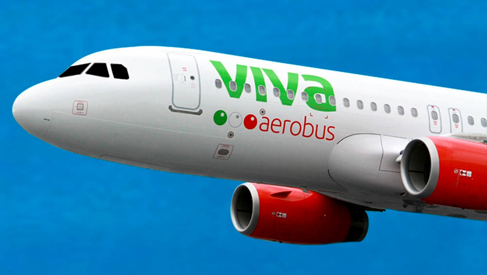 標誌 桌布 壁紙 — 一架白色Viva Aerobus飛機，紅色引擎，在清澈的藍天中翱翔。