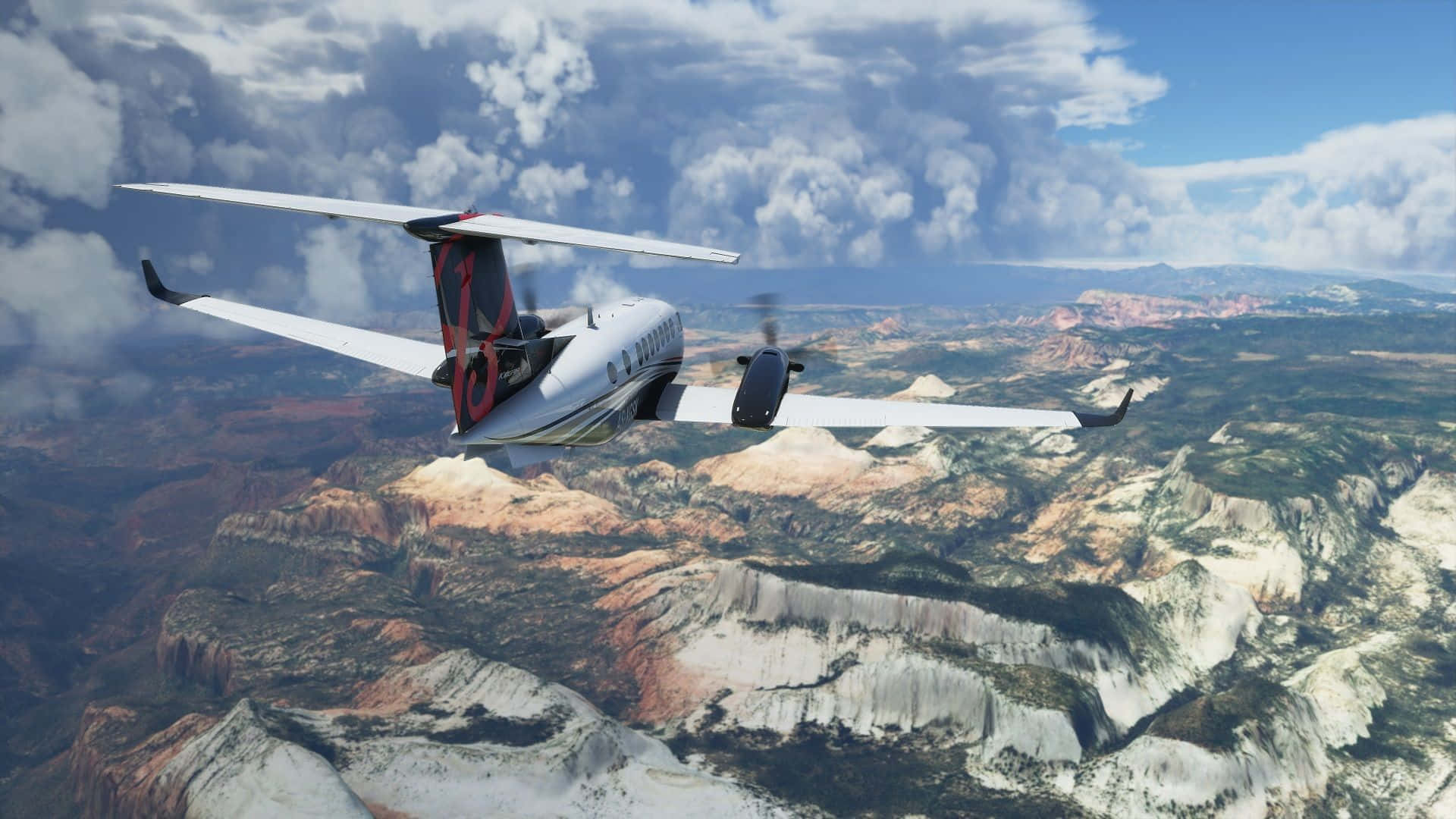 1080p Microsoft Flight Simulator 桌布 壁紙 — 一架白色渦輪螺旋槳飛機在部分多雲的藍天下翱翔於崎嶇的峽谷景觀之上。