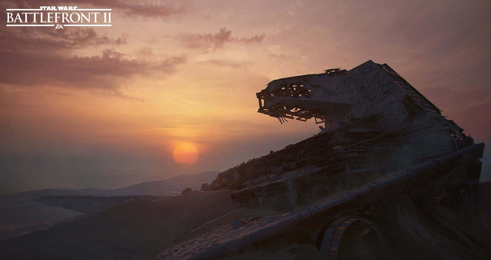 Jakku 桌布 壁紙 — 一架破碎的星際大戰AT-AT步行機在日落時分停在一片荒涼的沙漠山脊上，遠方山丘後方有一顆發光的橙色太陽。