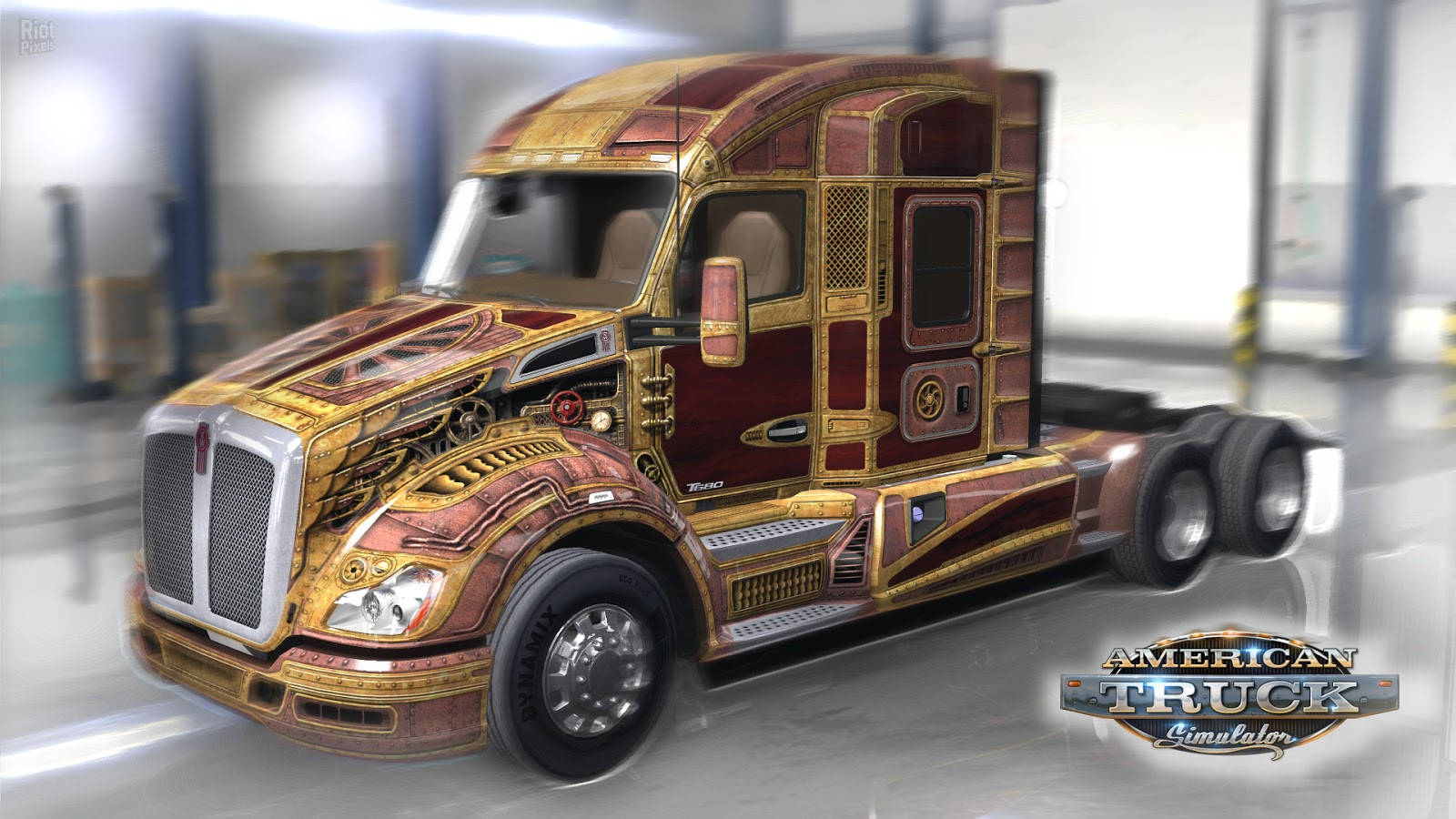 American Truck Simulator 桌布 壁紙 — 一架經過重度改裝的 Kenworth 卡車，帶有金色和栗色蒸氣龐克細節，停放在明亮的倉庫車庫中。