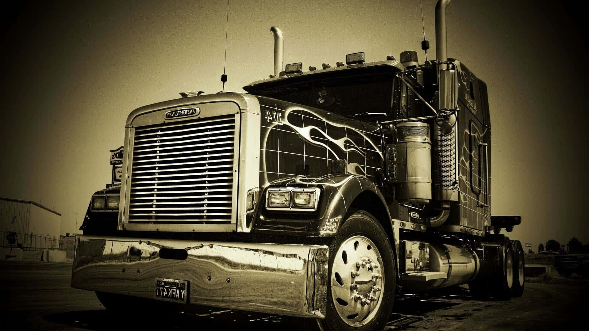 Semi Truck 桌布 壁紙 — 一架經過重度改裝的黑色半掛卡車，帶有鍍鉻飾邊和火焰貼花，停在棕褐色調的工業場地中。
