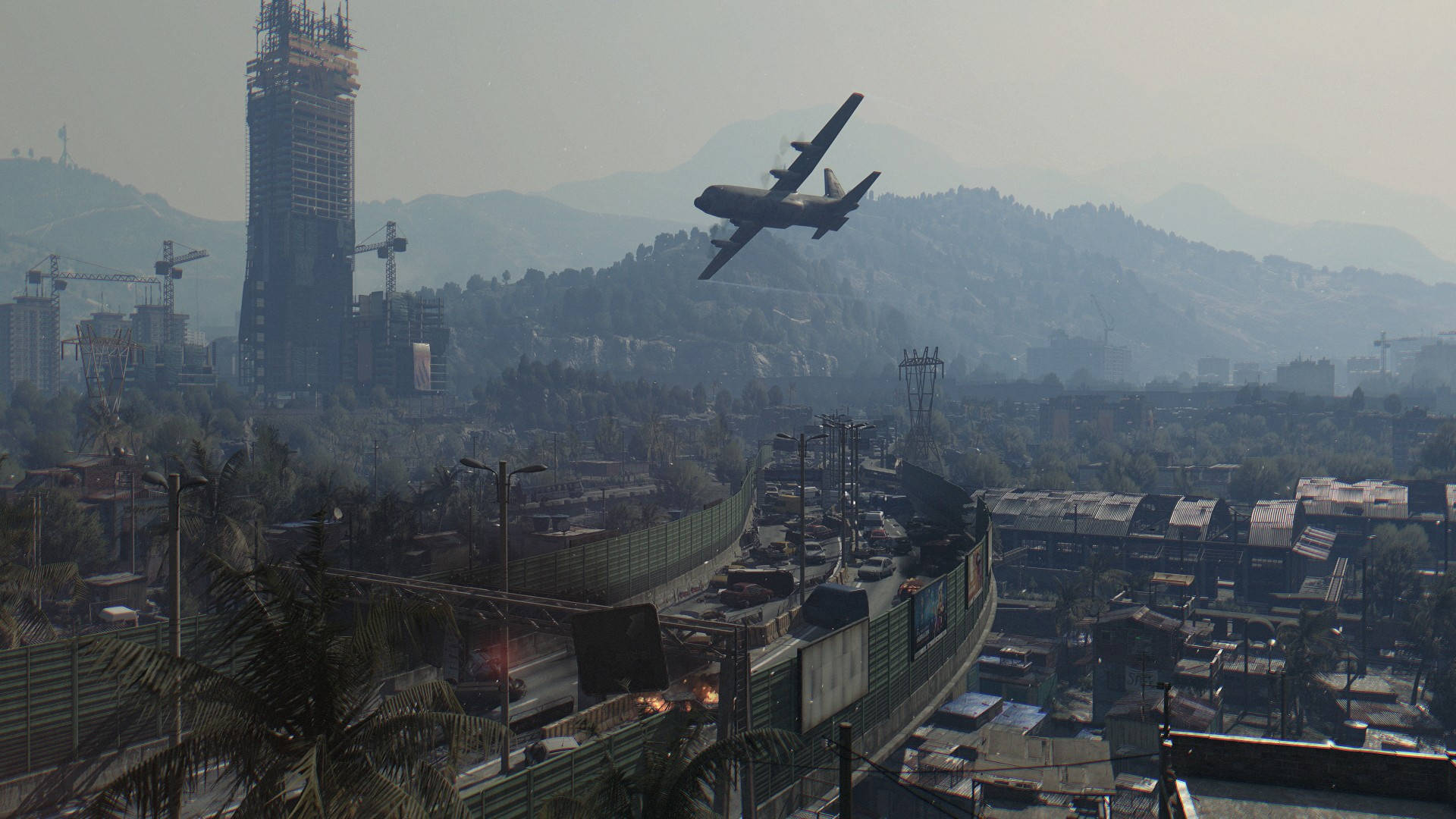 Dying Light 桌布 壁紙 — 一架軍用運輸機低飛過煙霧瀰漫的城市擴展區，下方有建築起重機和遠山，天空灰濛濛。