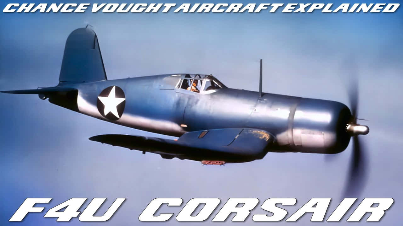 海盜船 桌布 壁紙 — 一架銀色的Chance Vought F4U Corsair戰鬥機在清澈的藍天中翱翔，駕駛艙內可見飛行員。