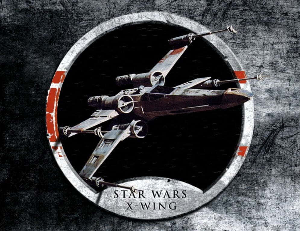 X-wing Fighter 桌布 壁紙 — 一架風化的X翼星際戰鬥機居中於圓形框架內，背景為粗糙紋理，下方有「STAR WARS X-WING」文字。