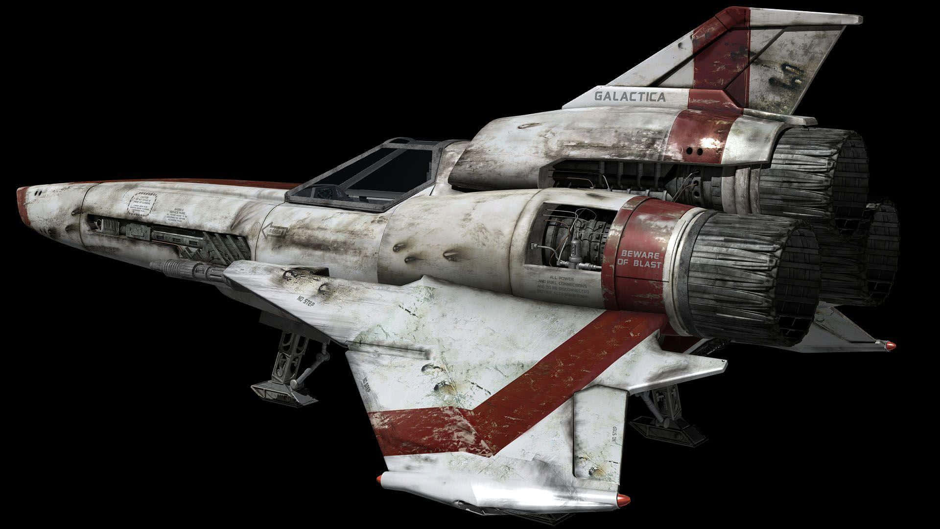 Tv Series 桌布 壁紙 — 一架風化的白色和紅色Galactica戰鬥機，帶有暴露的引擎和'Beware of Blast'警告，背景為黑色。