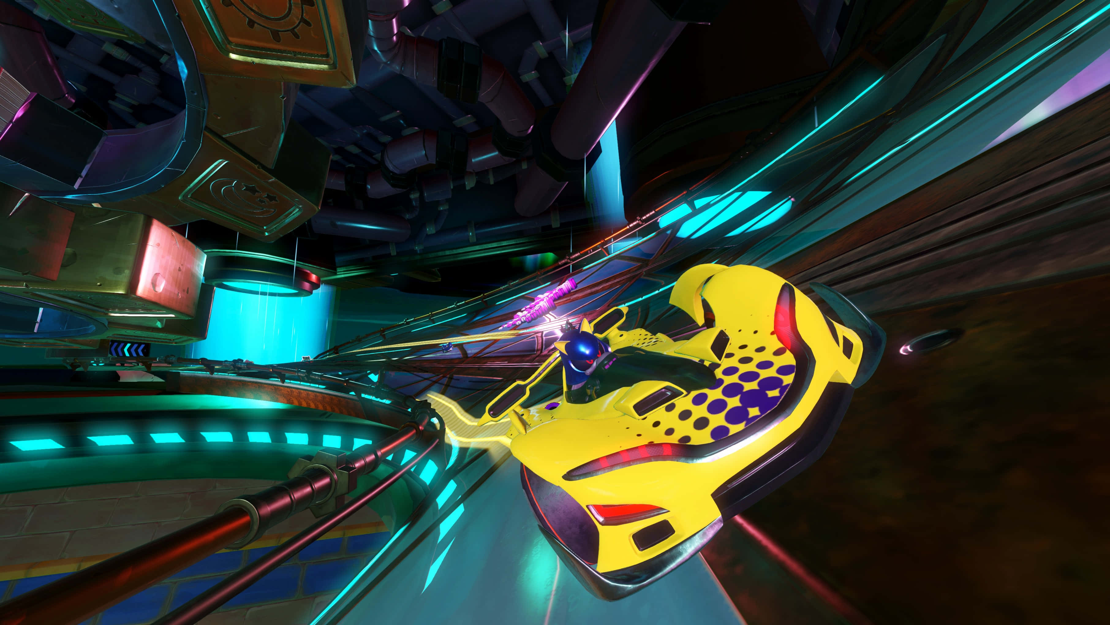 Sonic Battle Racers 桌布 壁紙 — 一架黃色未來賽車膠囊在發光管道和金屬結構的霓虹科幻隧道中疾馳。