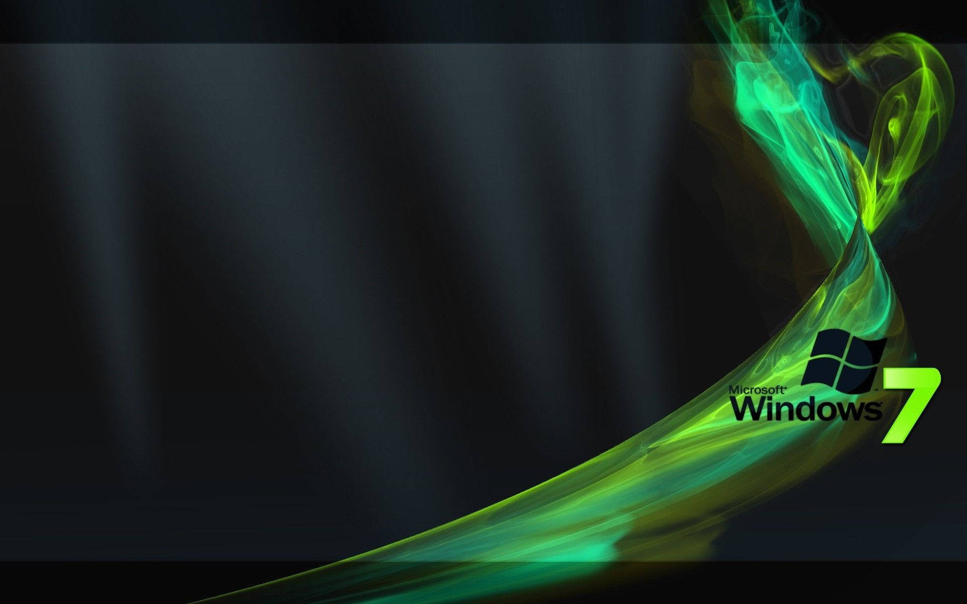 Windows 7 桌布 壁紙 — 一條充滿動感的綠色和黃色發光絲帶在深色背景上對角流動，並微妙地嵌入了Windows 7標誌。
