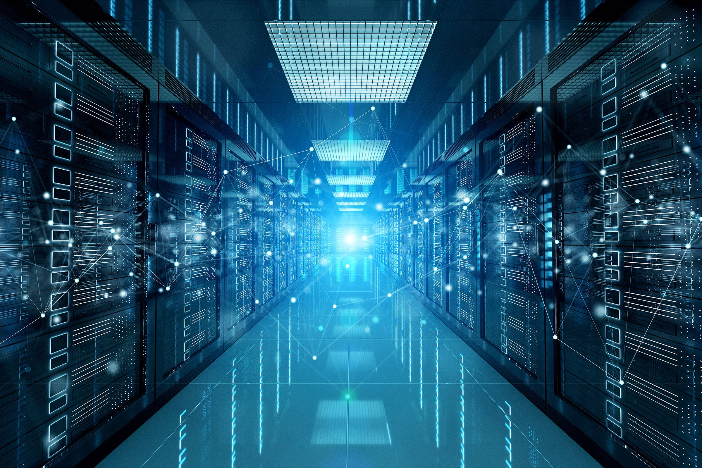 data 桌布 壁紙 — 一條充滿未來感的伺服器房走廊，沐浴在冷藍色燈光中，帶有發光的數據連接和反光地板。