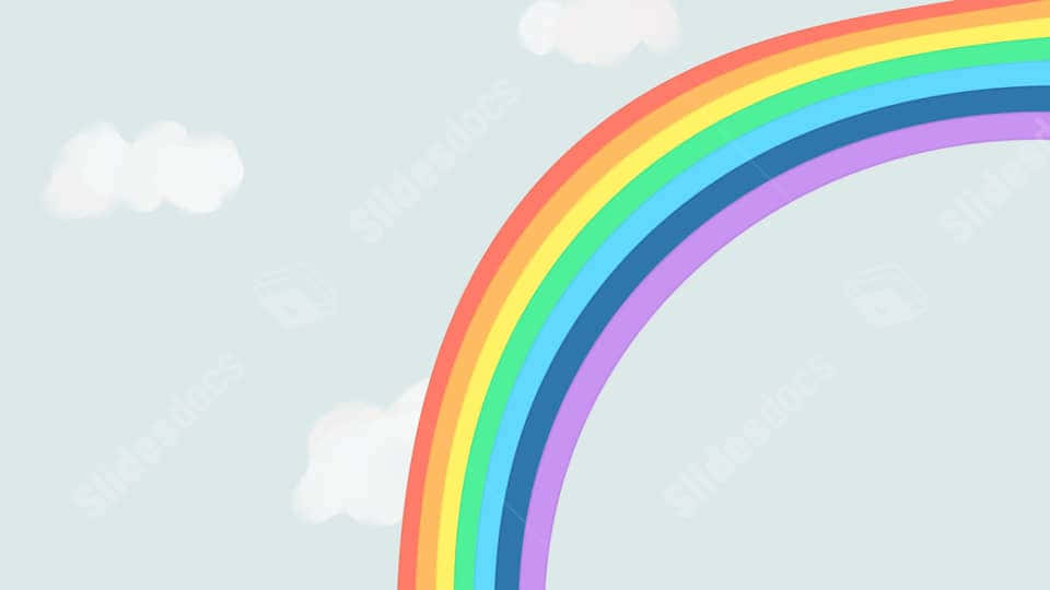 Cute Rainbow 桌布 壁紙 — 一條充滿活力的卡通彩虹橫跨柔和的天空，伴隨著蓬鬆的白雲。