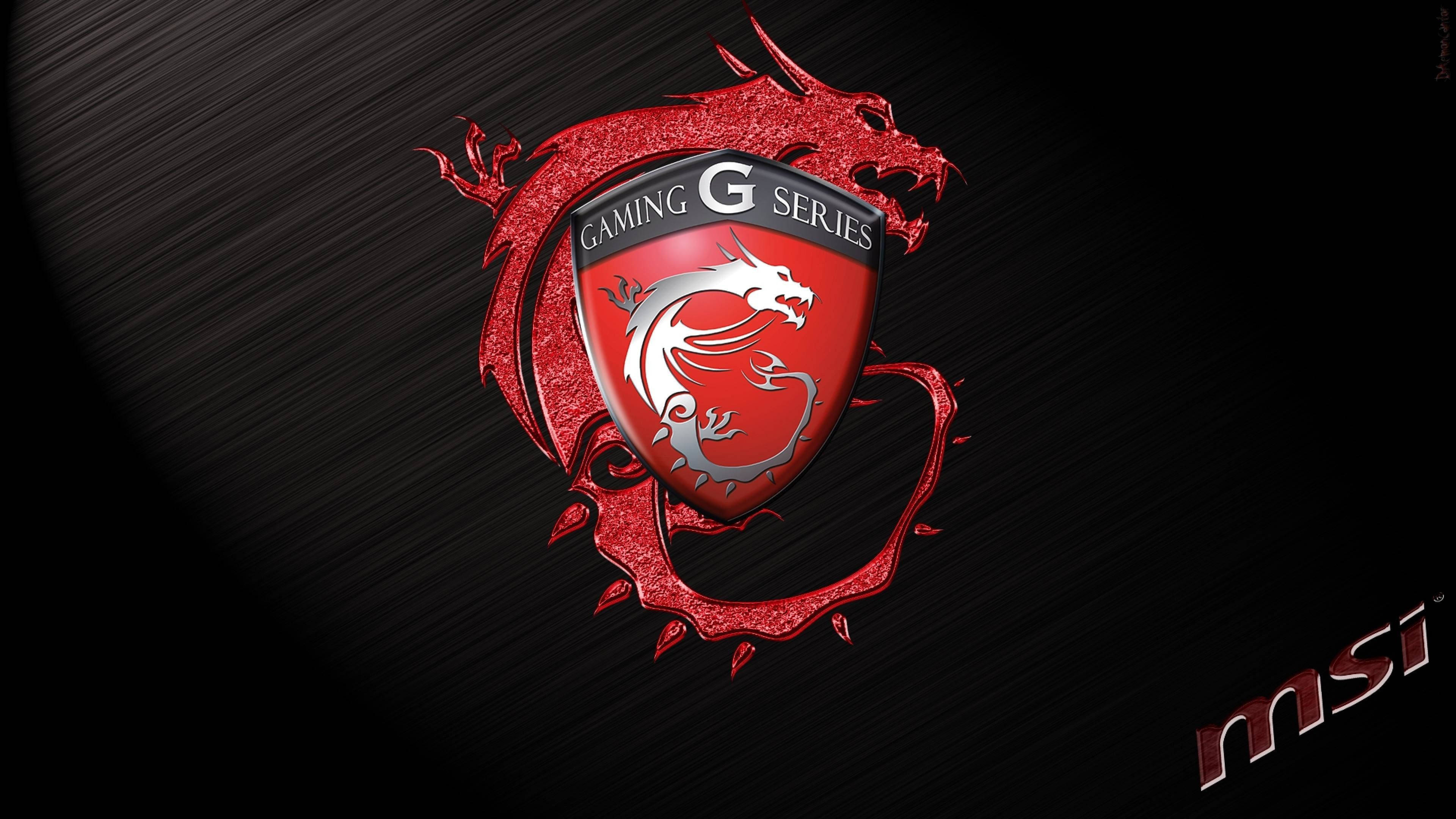 MSI 4K 桌布 壁紙 — 一條兇猛的紅龍纏繞著一個盾牌，盾牌上帶有「Gaming G Series」文字，背景是深色拉絲金屬。