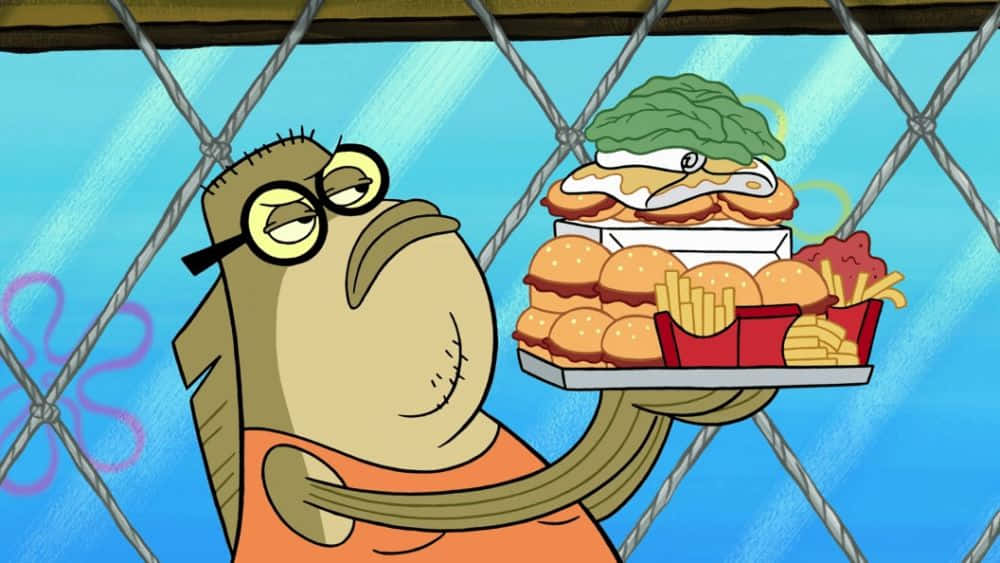 Bubble Bass 桌布 壁紙 — 一條卡通魚服務生在鐵絲網後面自豪地展示一個高聳的漢堡和薯條托盤。