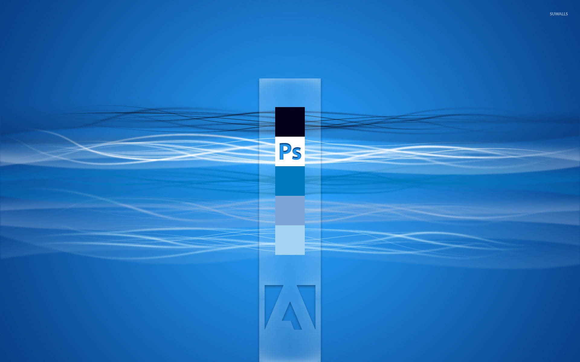 桌布 壁紙 — 一條垂直半透明條，帶有 Adobe Photoshop 和 Illustrator 標誌，漂浮在流動的藍色波浪和黑色線條之上。