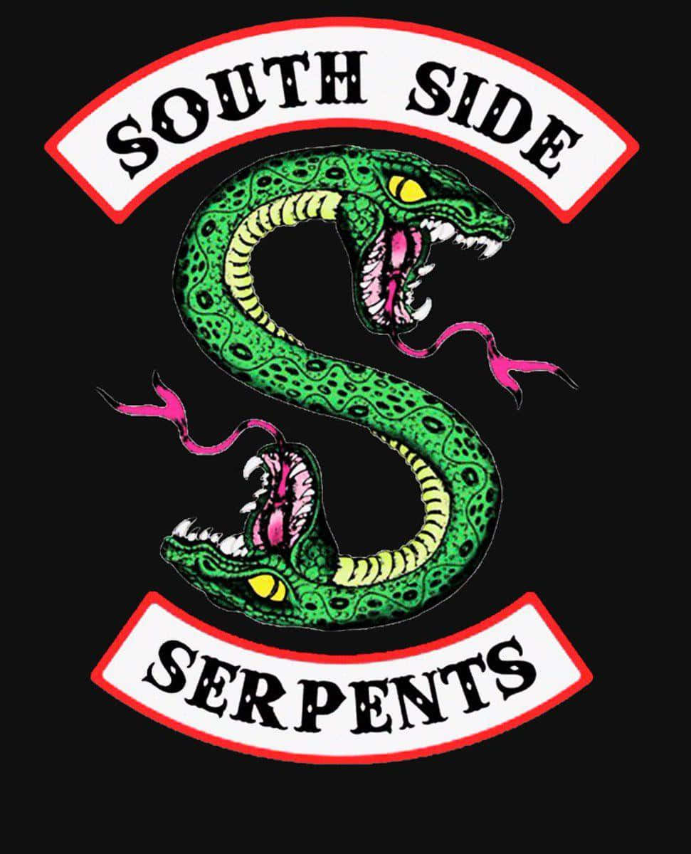 Southside Serpents 桌布 壁紙 — 一條大膽的綠色蛇，黃色眼睛和粉紅色舌頭，在黑色背景上的 'SOUTH SIDE SERPENTS' 文字下方形成一個風格化的 S。