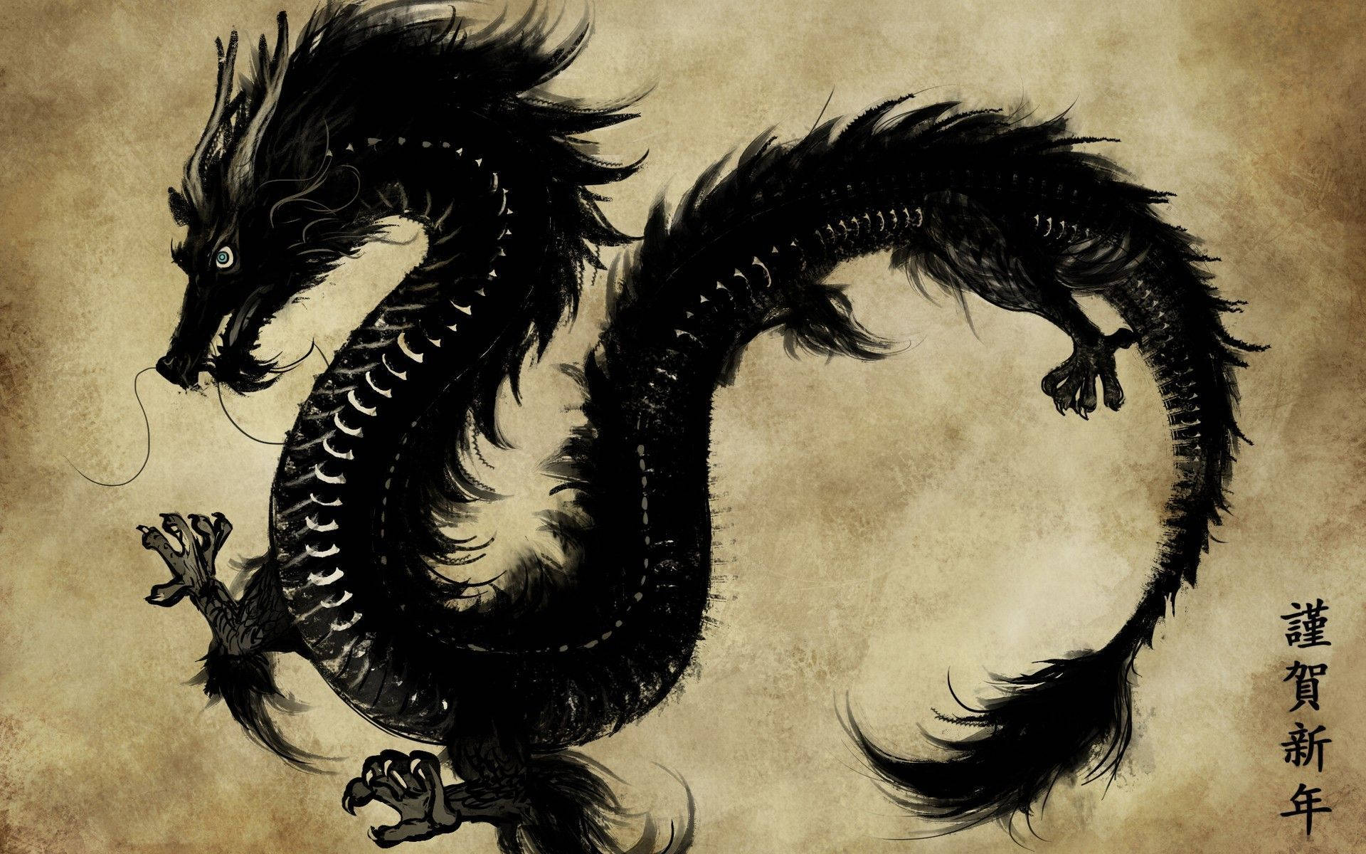 復古 桌布 壁紙 — 一條威嚴的黑色水墨龍，閃爍著藍色光芒的眼睛，優雅地盤繞在泛黃的羊皮紙上，飾有傳統中文字元。