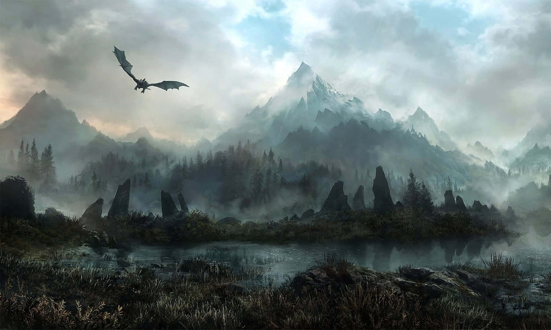 Skyrim Landscapes 桌布 壁紙 — 一條孤獨的龍在霧氣瀰漫的山谷上空翱翔，山谷中有冰凍的湖泊和古老的石柱，天空多雲。