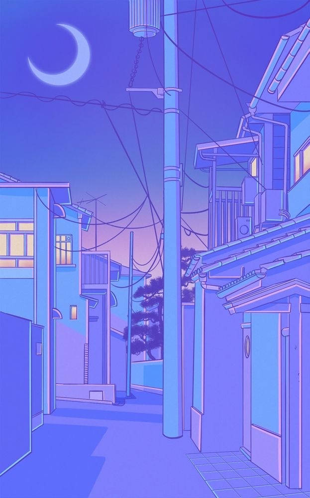 暗紫色美學 桌布 壁紙 — 一條寧靜的動漫風格小巷，夜晚沐浴在清涼的藍色和紫色調中，頭頂有新月，溫暖的窗戶燈光閃爍。