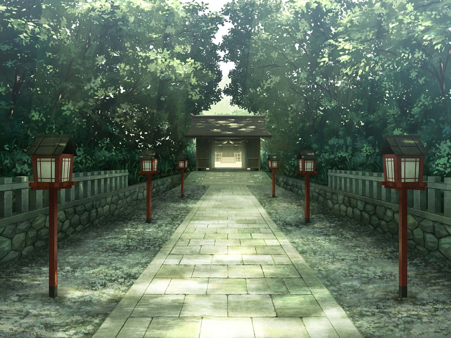 動漫風格 桌布 壁紙 — 一條寧靜的石徑兩旁掛滿紅色燈籠，通往隱藏在翠綠森林中的傳統木造神社。