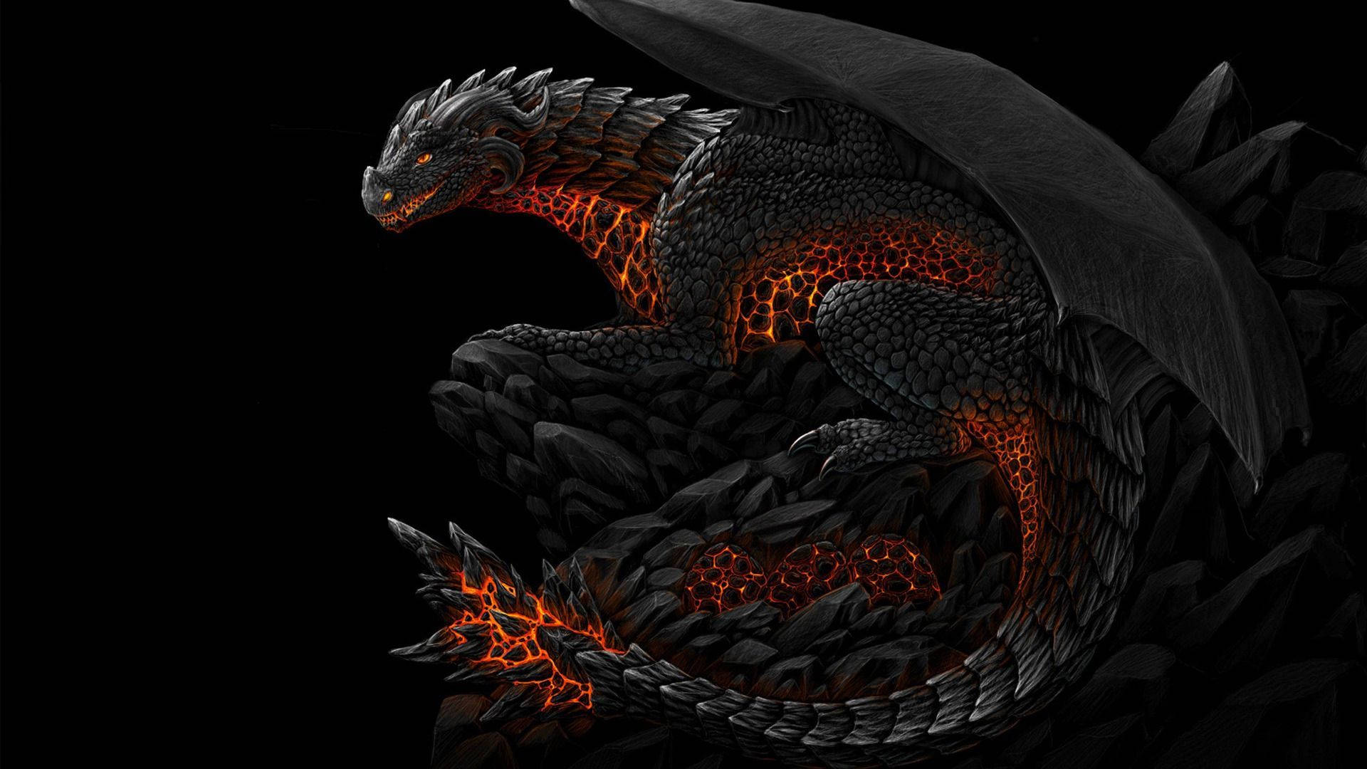 Cool Dragon 桌布 壁紙 — 一條帶有發光橙色熔岩脈的兇猛黑龍，盤踞在鋸齒狀岩石上，背景是漆黑虛空。