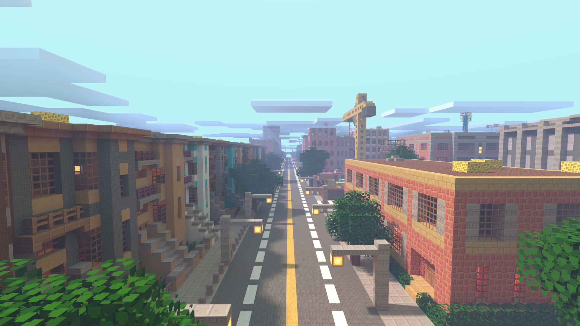 Minecraft Map 桌布 壁紙 — 一條方塊狀的Minecraft城市街道，兩旁是像素化的建築物和樹木，天空晴朗。
