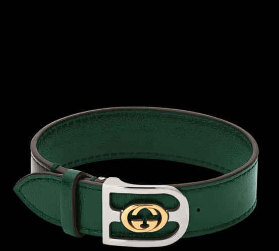 Gucci 桌布 壁紙 — 一條時尚的深綠色皮帶，配有銀色和金色交織的G形扣環，背景為黑色。