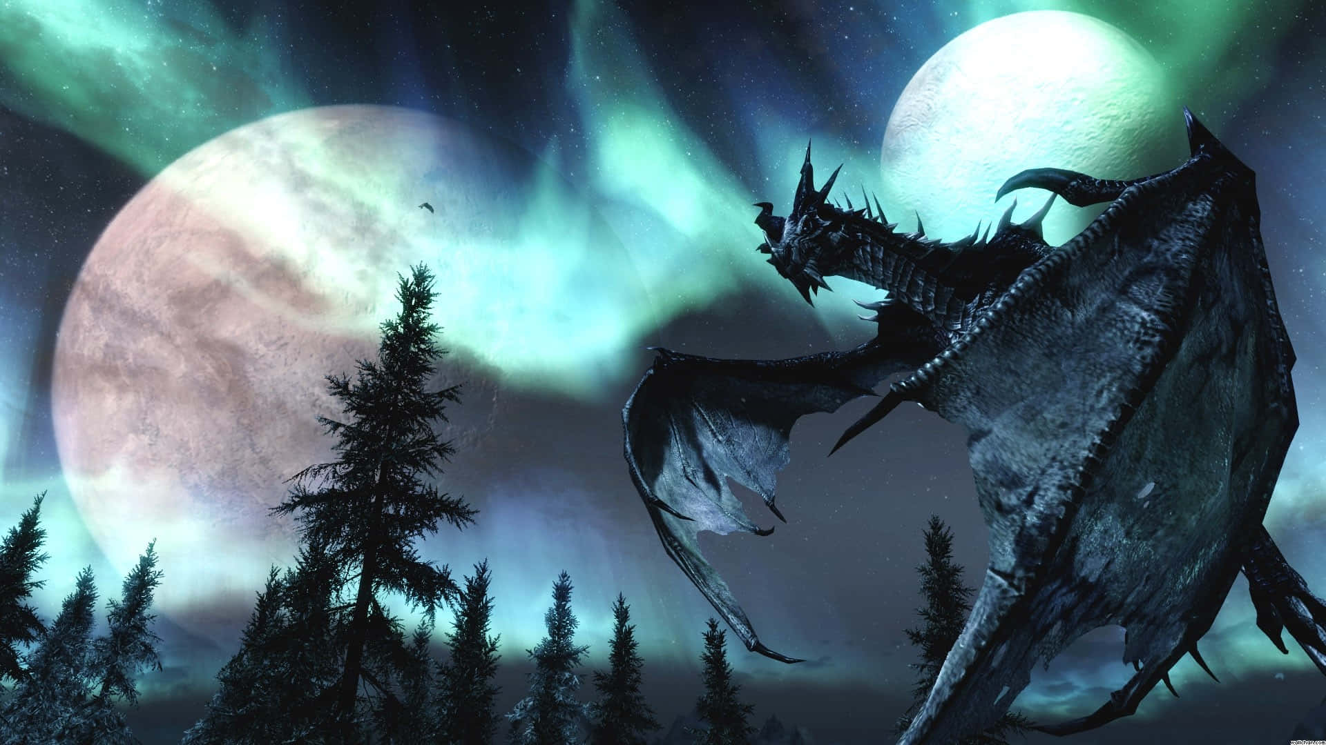 Skyrim Alduin 桌布 壁紙 — 一條暗黑巨龍在發光的月亮和充滿活力的綠色極光下翱翔於森林之上。