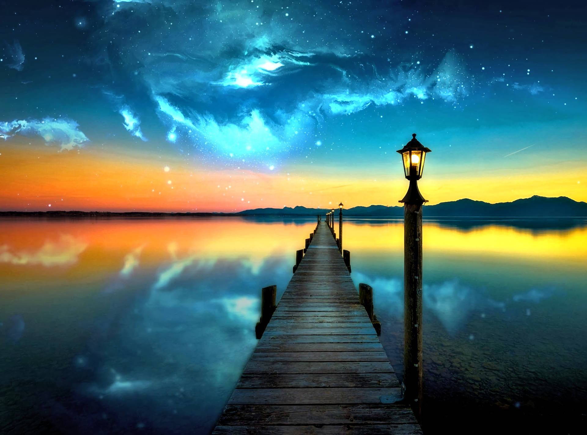 Lake 桌布 壁紙 — 一條木製碼頭延伸到寧靜的湖泊，上方是充滿星星和發光雲彩的 vibrant 暮色天空。