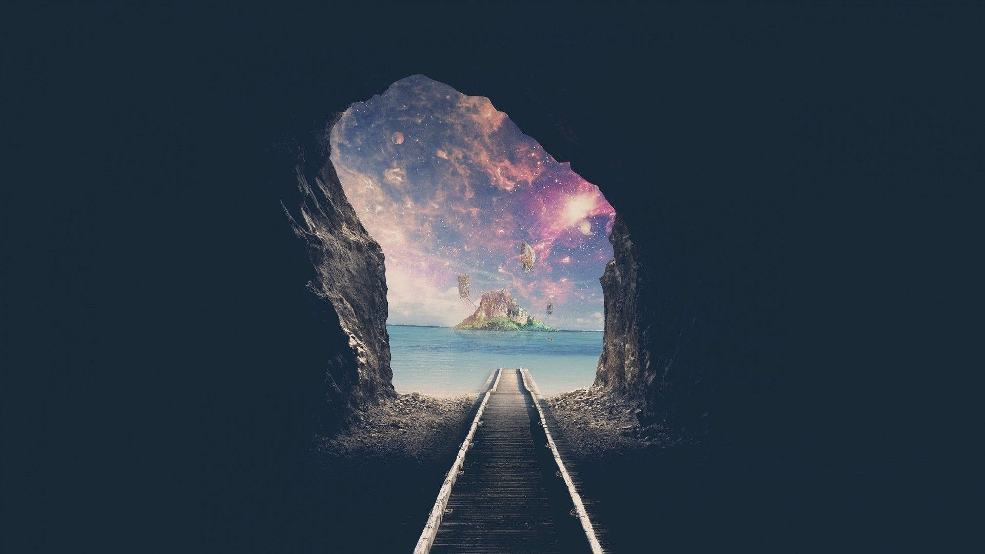 train tunnel 桌布 壁紙 — 一條木製碼頭從黑暗的洞穴口延伸向一個發光的宇宙海景，其中有漂浮的島嶼和充滿活力的星雲。
