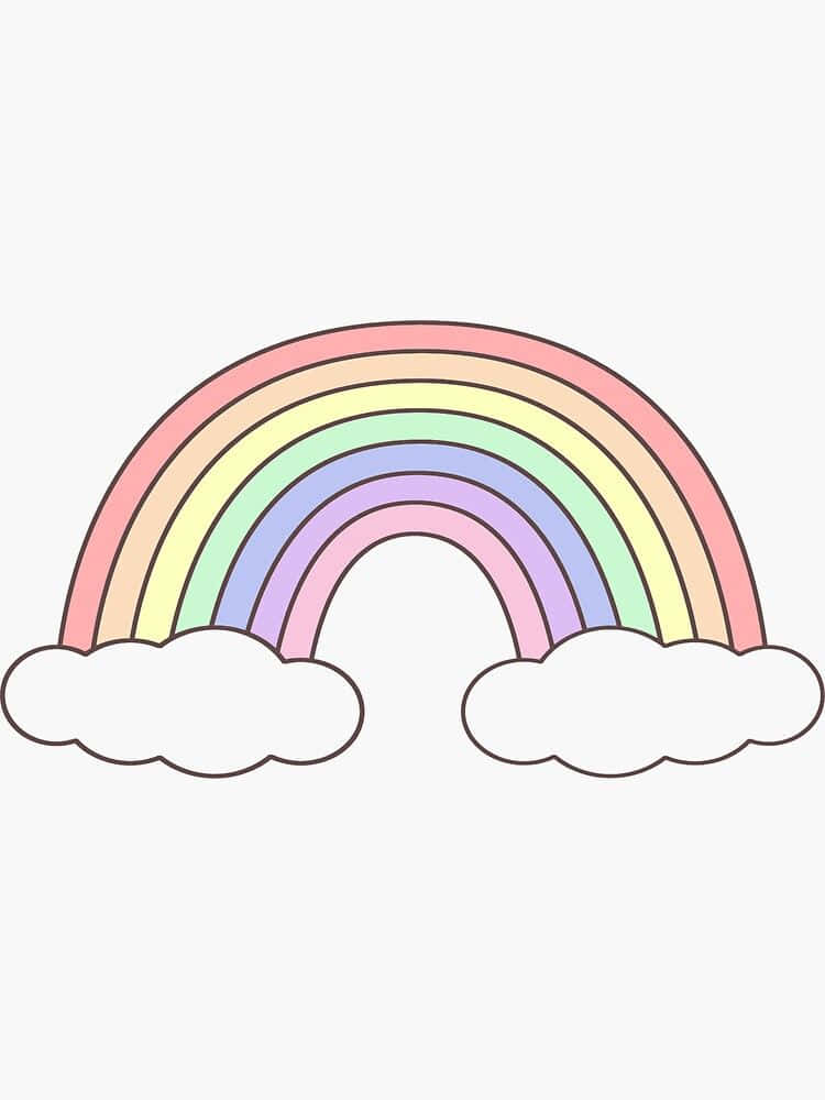 Cute Rainbow Pastel 桌布 壁紙 — 一條柔和粉紅、黃、綠、紫弧線的粉彩彩虹，停留在兩個蓬鬆的白雲之間，背景為素色。