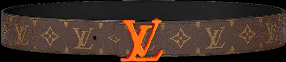 Louis Vuitton Pattern 桌布 壁紙 — 一條棕色Louis Vuitton皮帶，帶有金色字母組合圖案和亮橙色LV扣環，背景為白色。