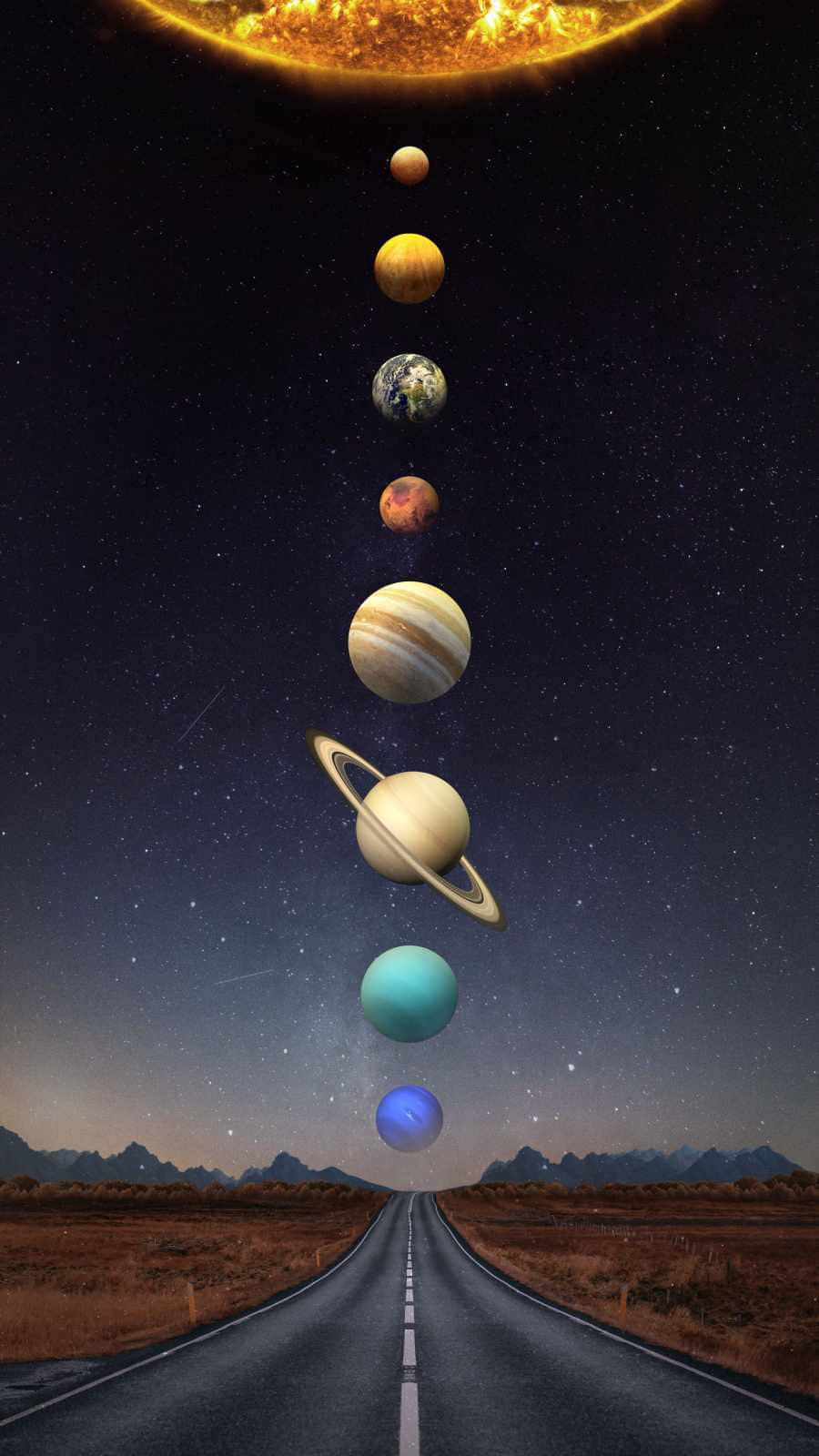 太陽系 桌布 壁紙 — 一條沙漠公路延伸向星空，行星在熾熱的太陽下垂直漂浮。