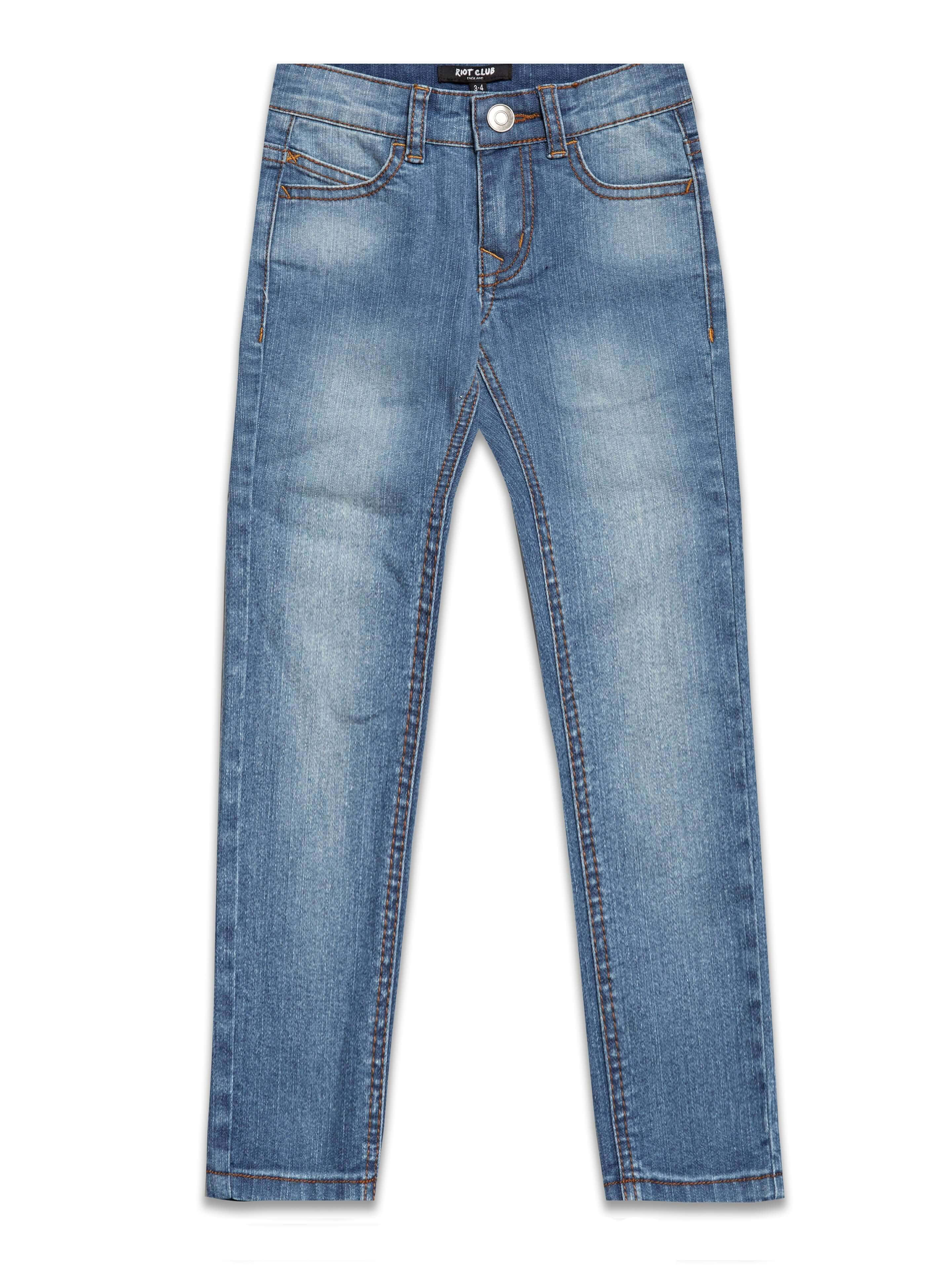 Denim Blue 桌布 壁紙 — 一條淺藍色水洗牛仔褲，帶有經典縫線和鈕扣門襟，平放在白色背景上。