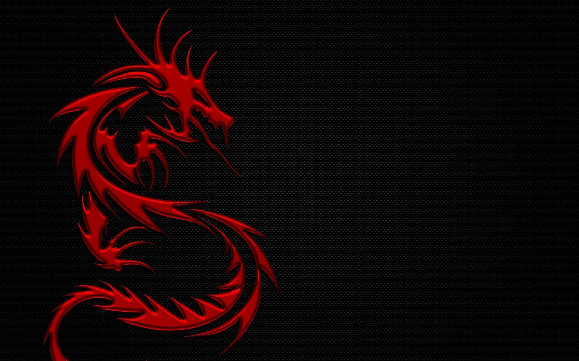 龍 桌布 壁紙 — 一條火紅色的風格化龍在帶紋理的黑色背景上動態盤繞。