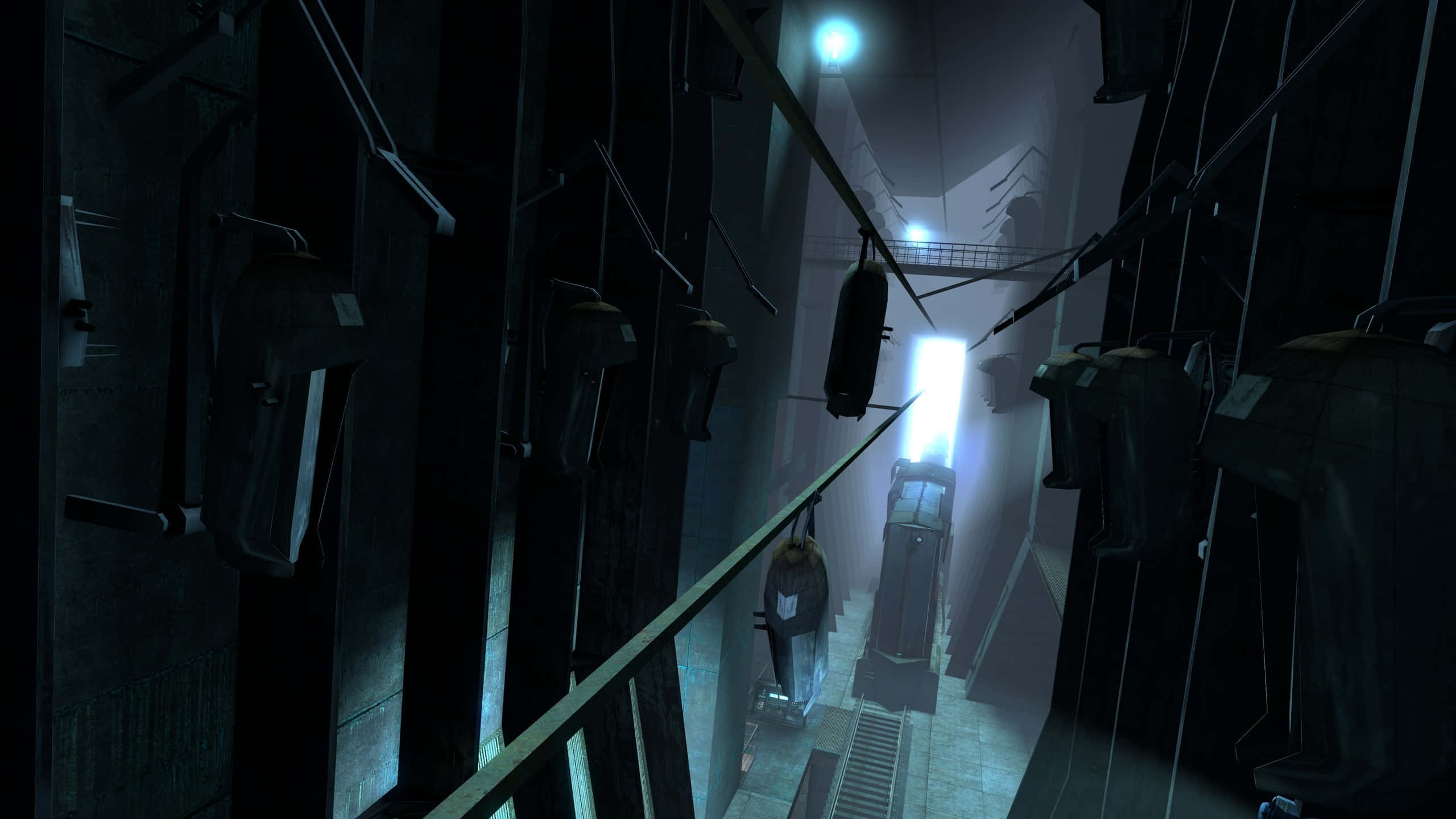 Dark Dystopian 桌布 壁紙 — 一條燈光昏暗的工業走廊，懸掛著機械，盡頭有一道明亮的發光門口。