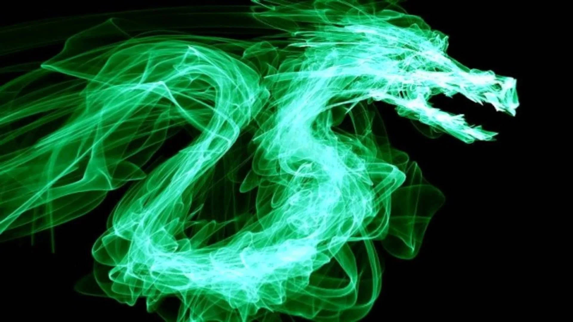 Green Fire 桌布 壁紙 — 一條由旋轉能量條紋形成的發光綠色龍，襯托在黑色虛空中。