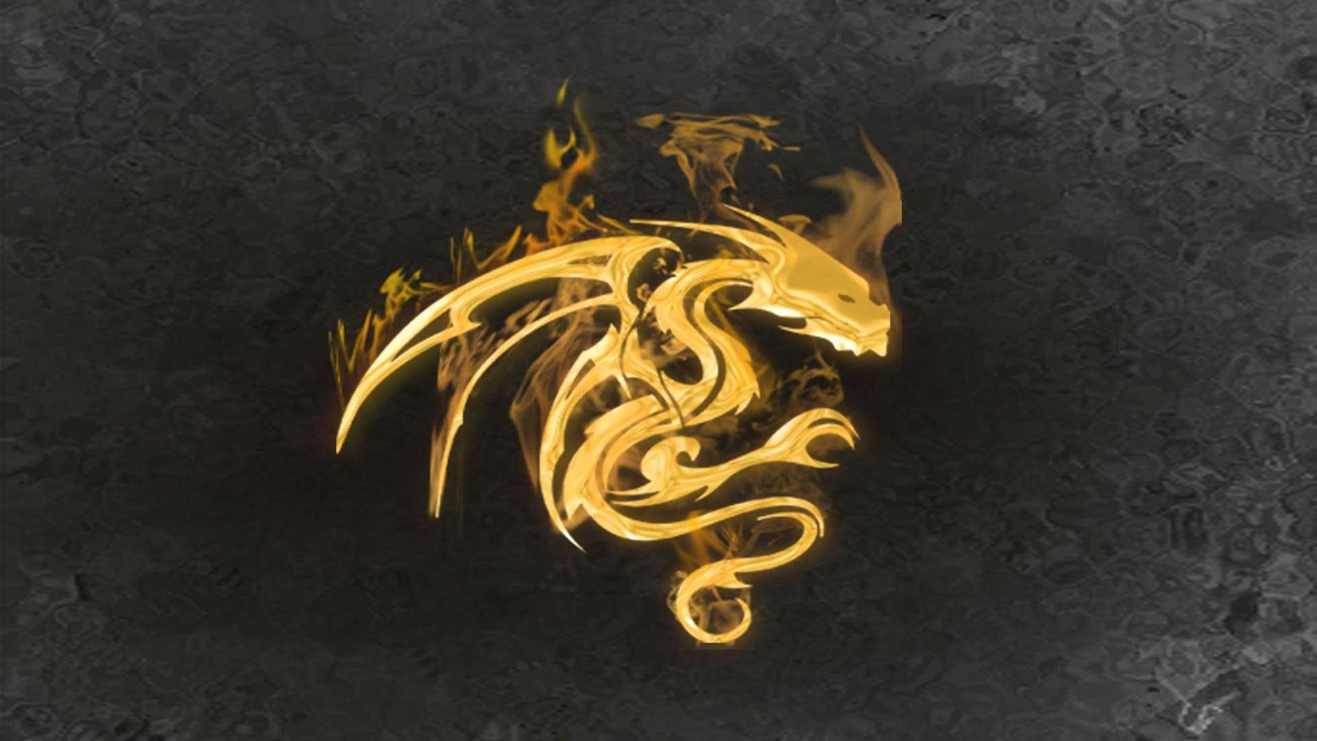金龍 桌布 壁紙 — 一條由火焰組成的發光金色龍，盤繞在深色紋理石質背景上。