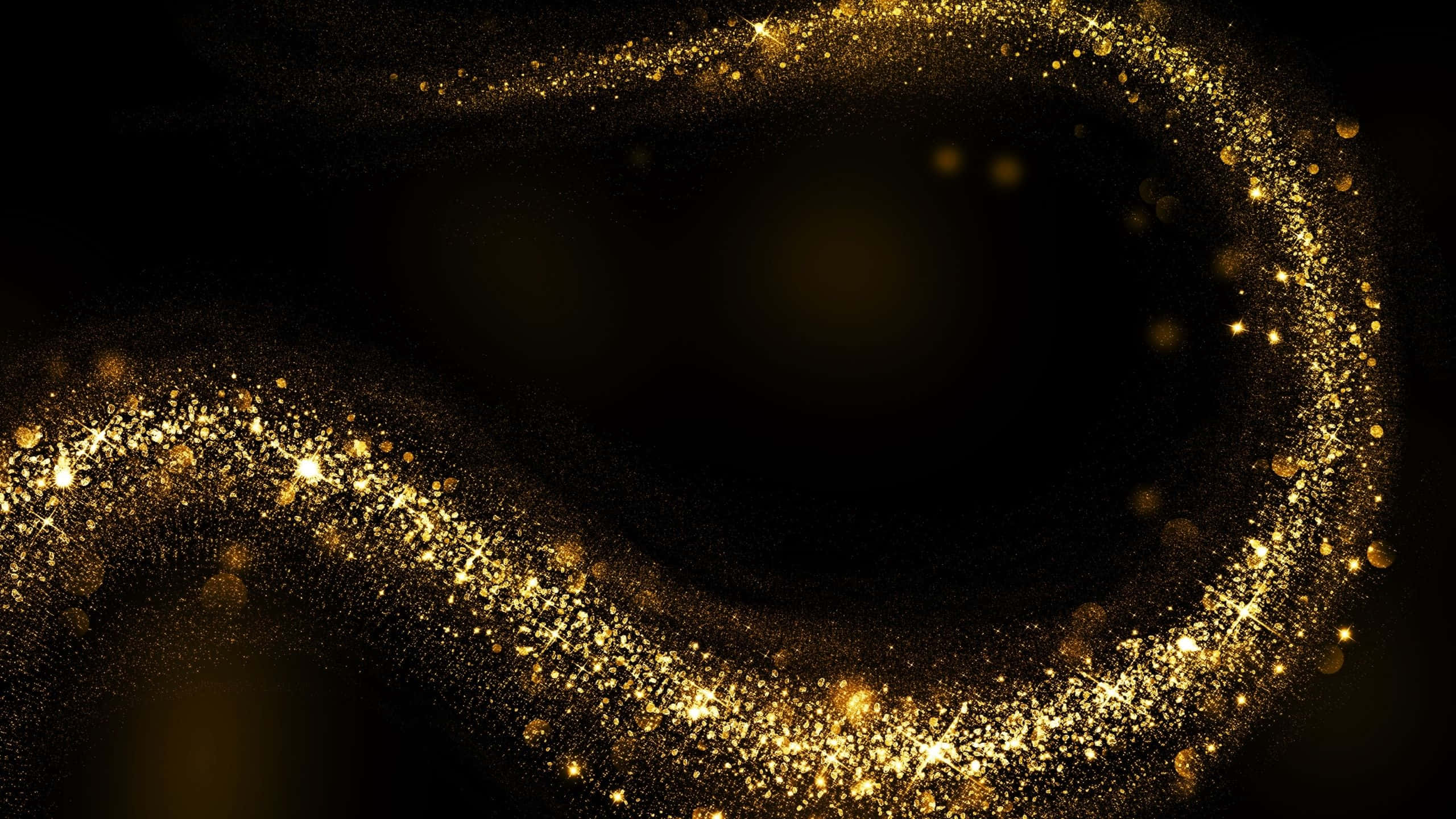 Black And Gold Glitter 桌布 壁紙 — 一條由金色閃粉粒子組成的旋轉河流，在深黑色背景上動態流動。