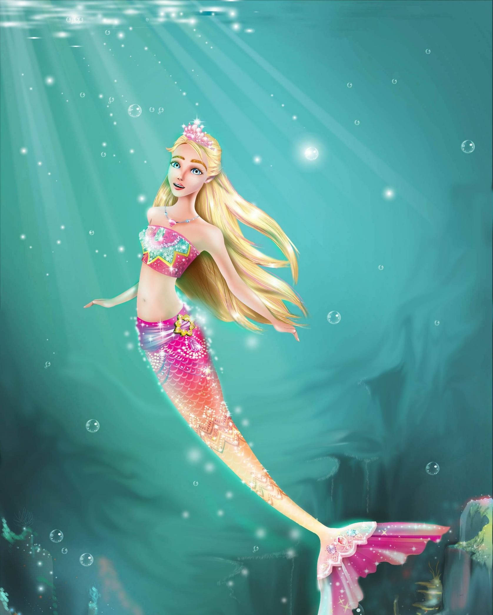 Barbie Mermaid 桌布 壁紙 — 一條發光的美人魚，擁有長長的金色頭髮和粉紅色的尾巴，在陽光穿過碧綠海洋照射下來時優雅地在水下游泳。