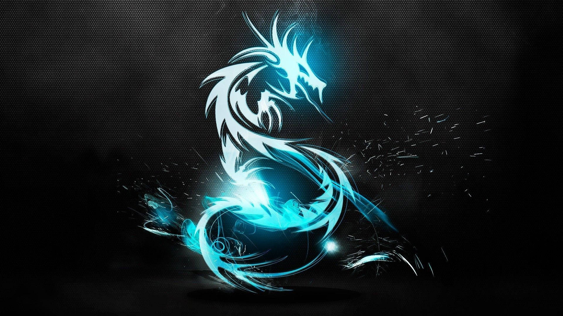 Msi Gaming 桌布 壁紙 — 一條發光的藍色龍，帶有尖銳的棘刺和熾熱的火花，從黑暗中浮現，背景是帶有紋理的黑色。