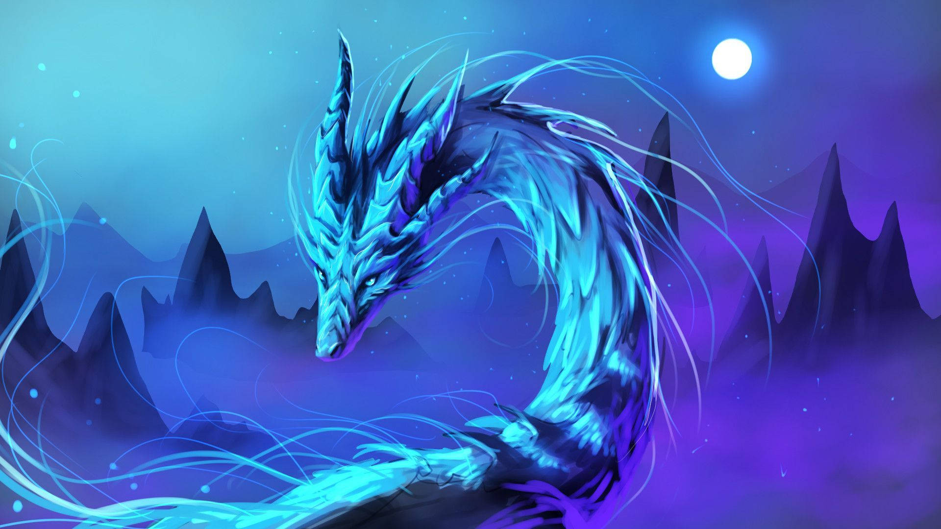 Coolest Dragon 桌布 壁紙 — 一條發光的藍色龍，帶有流動的能量觸鬚，在滿月下雄偉地盤繞在星光閃爍的紫色和藍色山脈背景前。