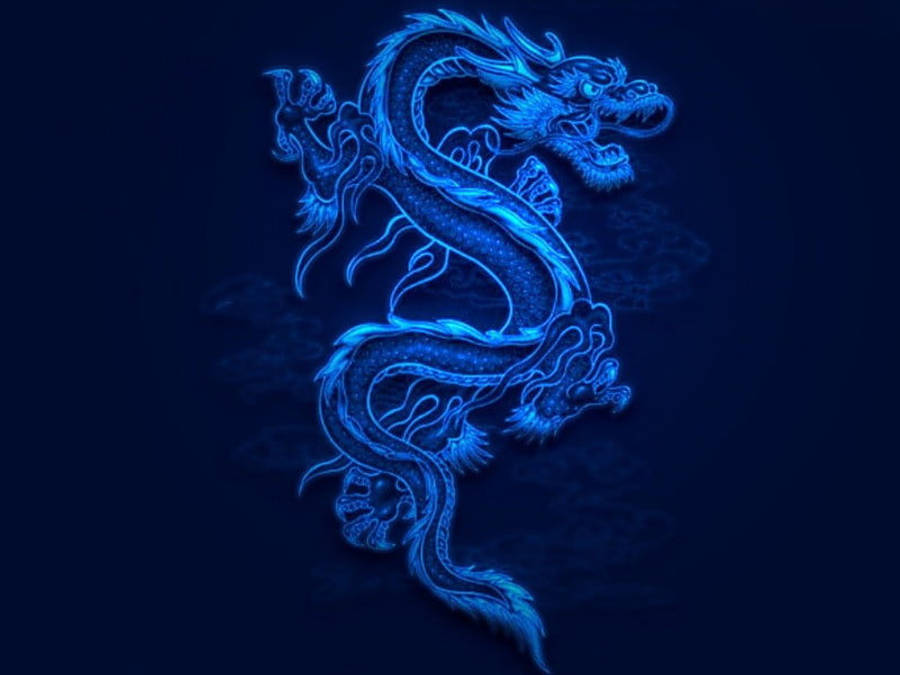 藍色 桌布 壁紙 — 一條發光的藍色龍，帶有複雜的鱗片和飄逸的鬃毛，在深藍色背景上動態盤繞。