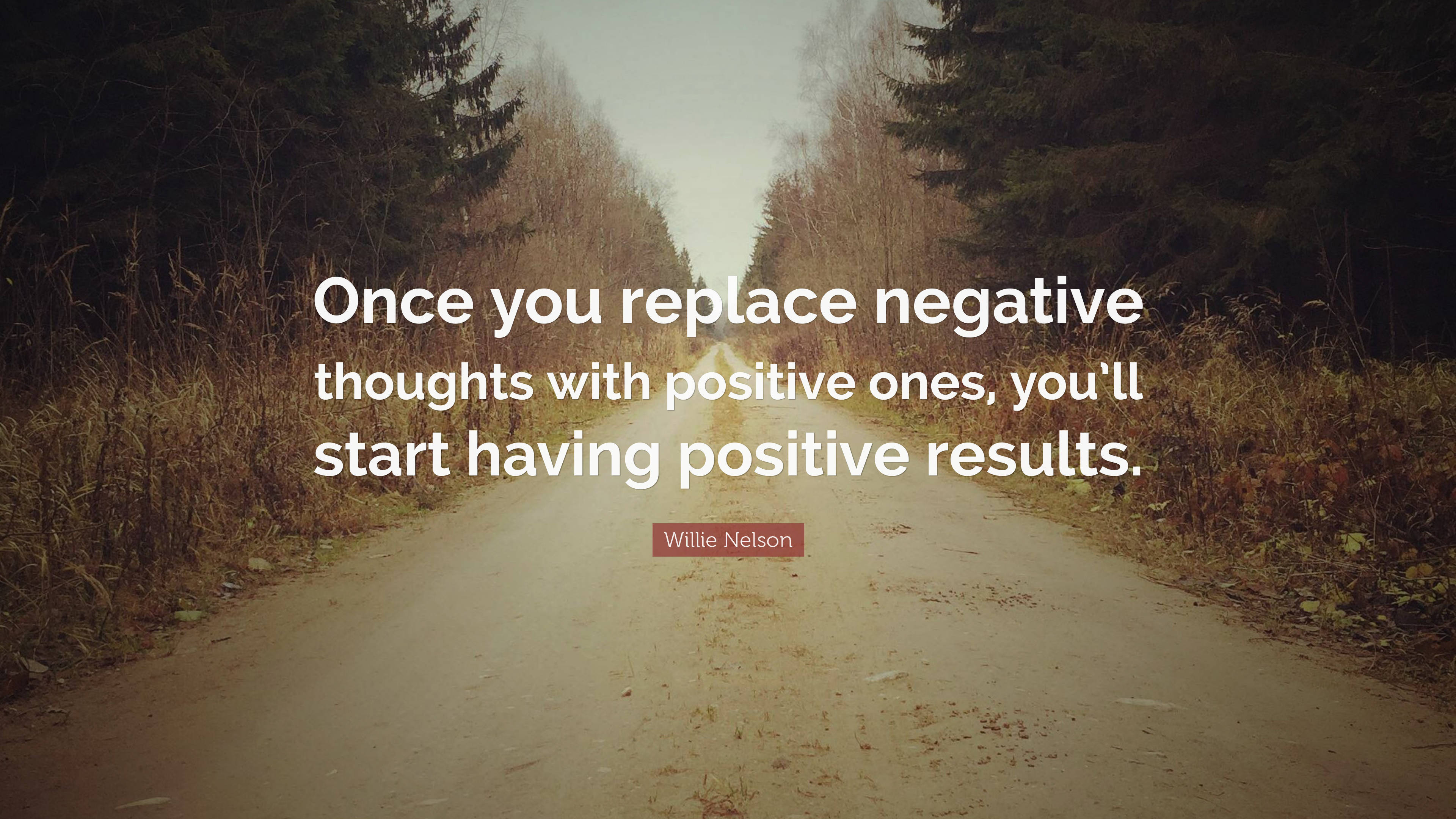 Positive Quotes 桌布 壁紙 — 一條蜿蜒的泥路穿過森林，上面覆蓋著白色文字的勵志名言。