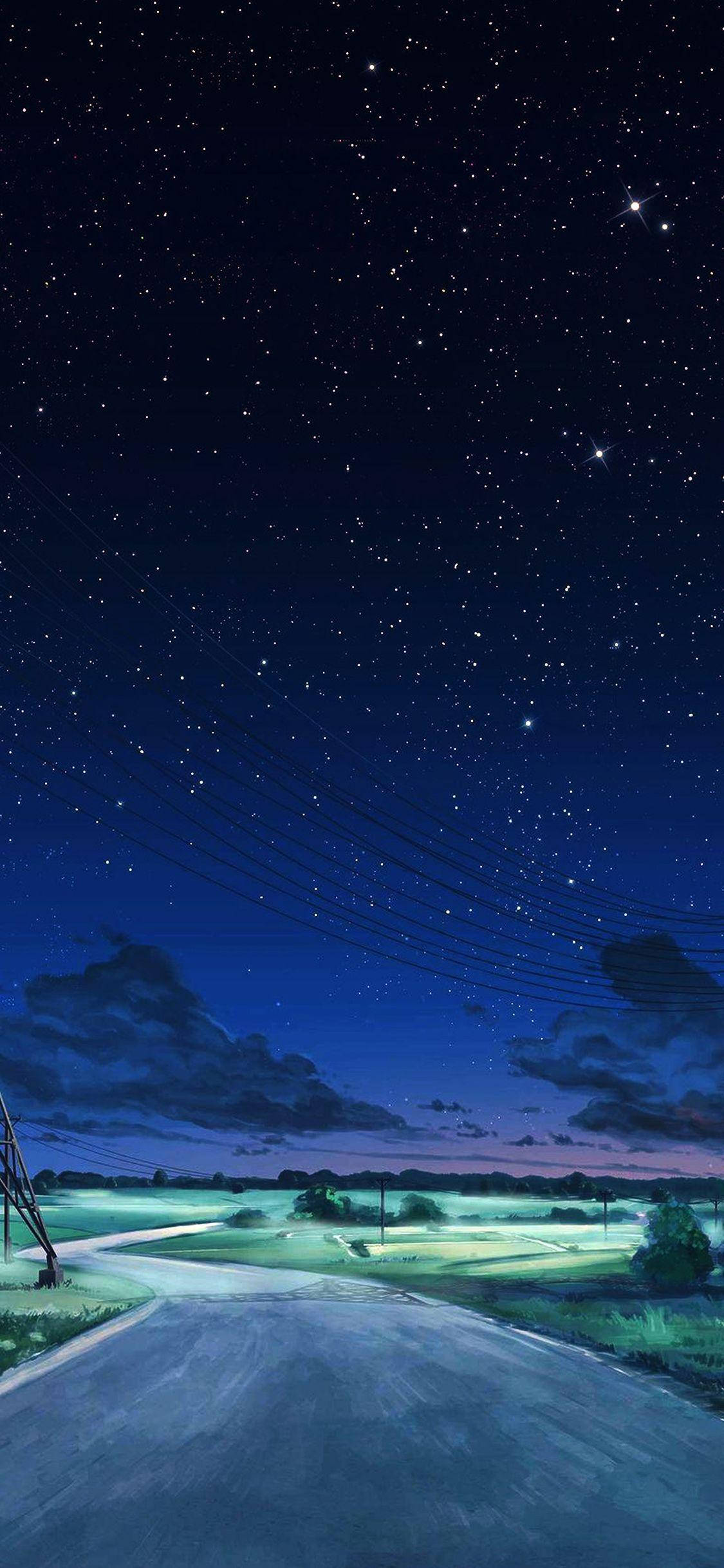 桌布 壁紙 — 一條蜿蜒的道路在廣闊的星空下延伸，發光的雲朵和電線在地平線上形成剪影。